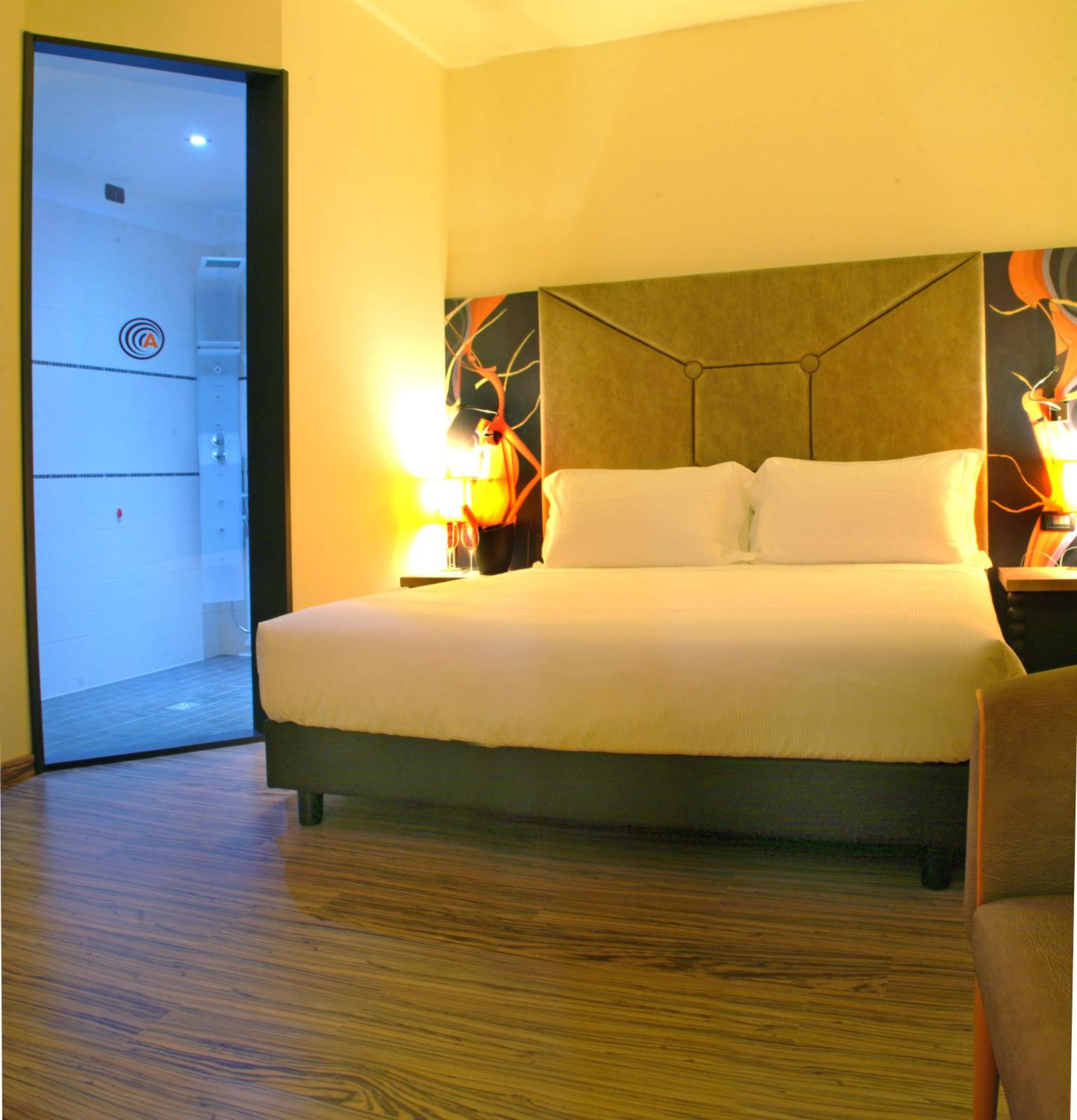 Junior Suite with Shower - Photo 3