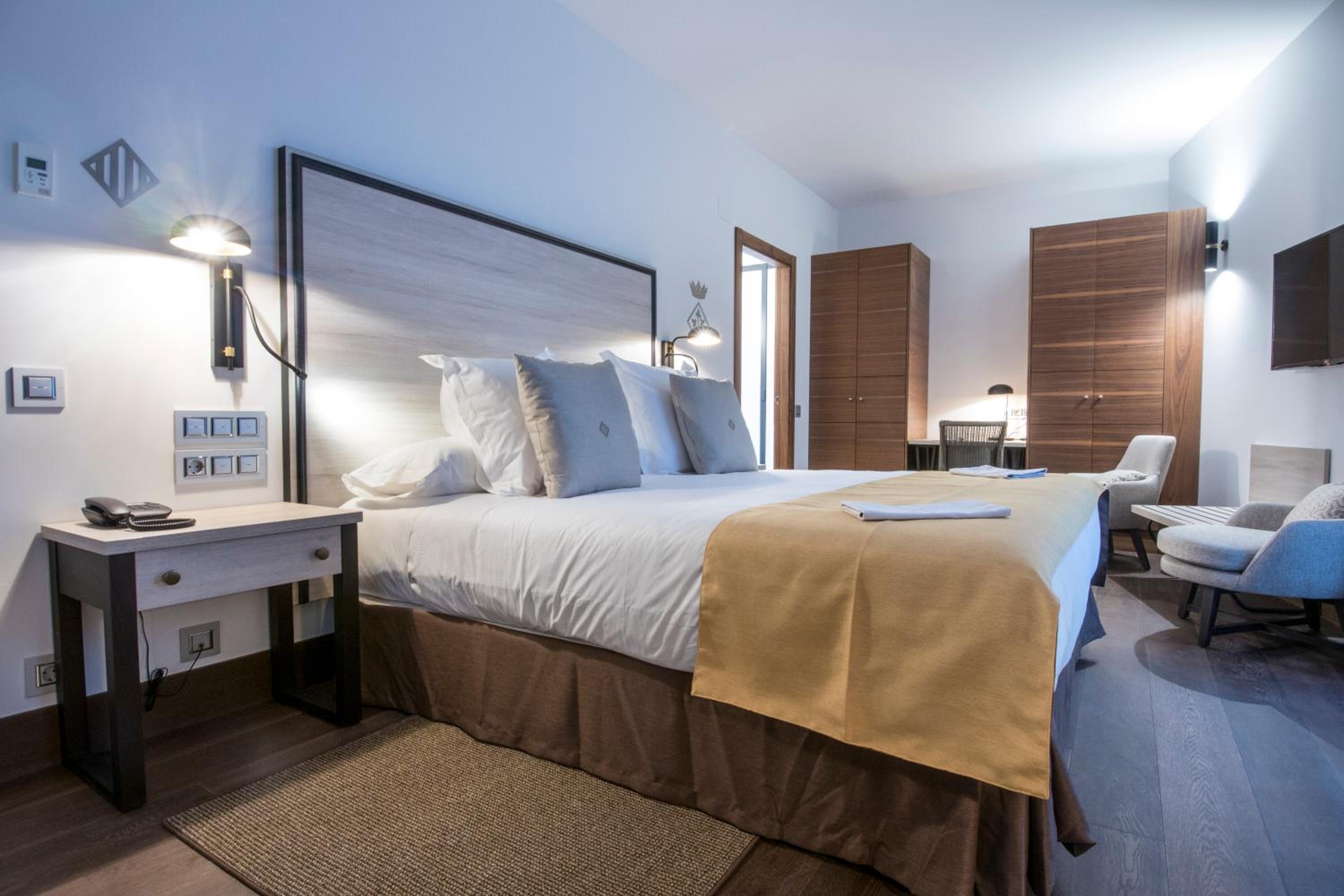 Standard Double Room (3 Adults) photo 3