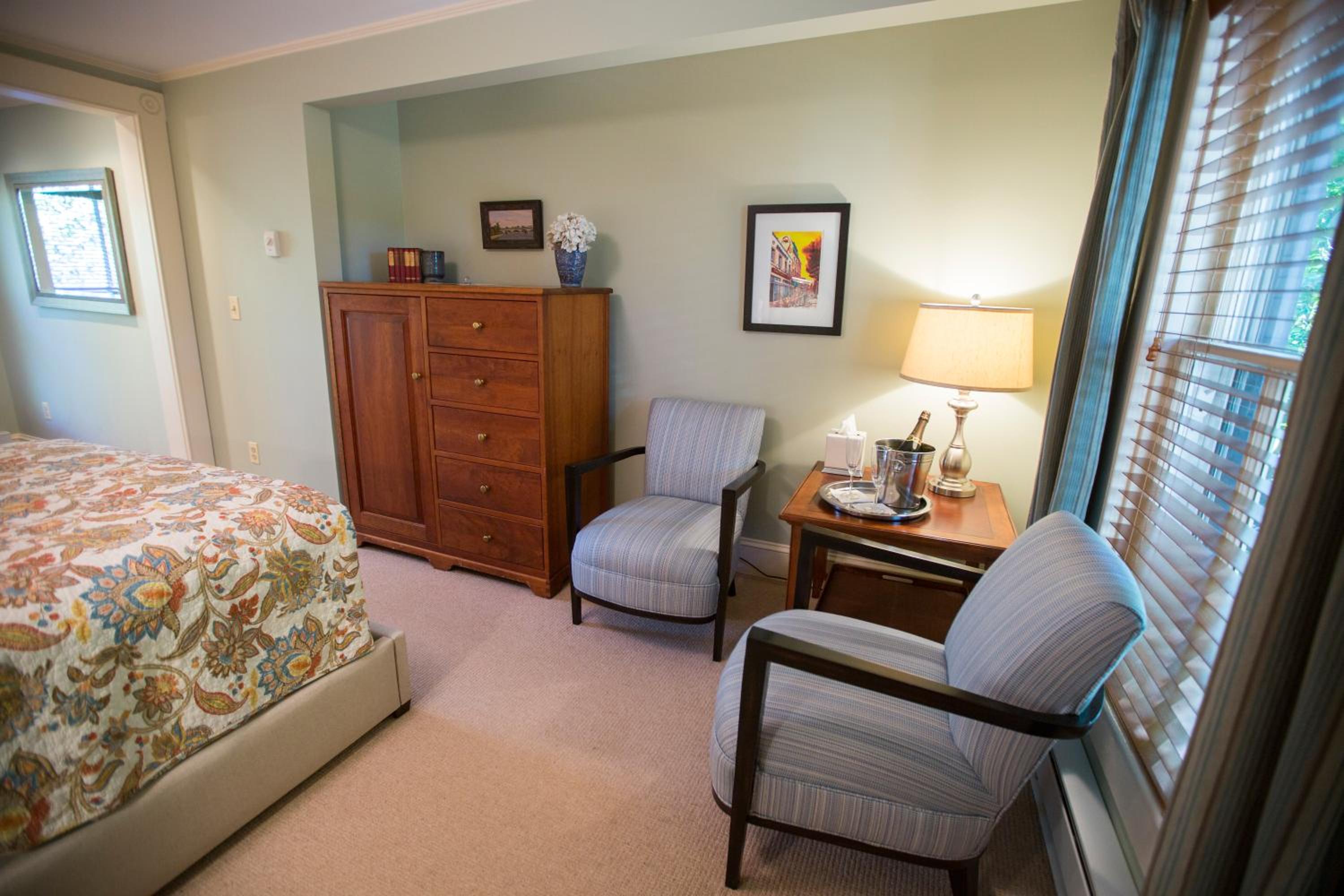 Queen Room with Mountain View