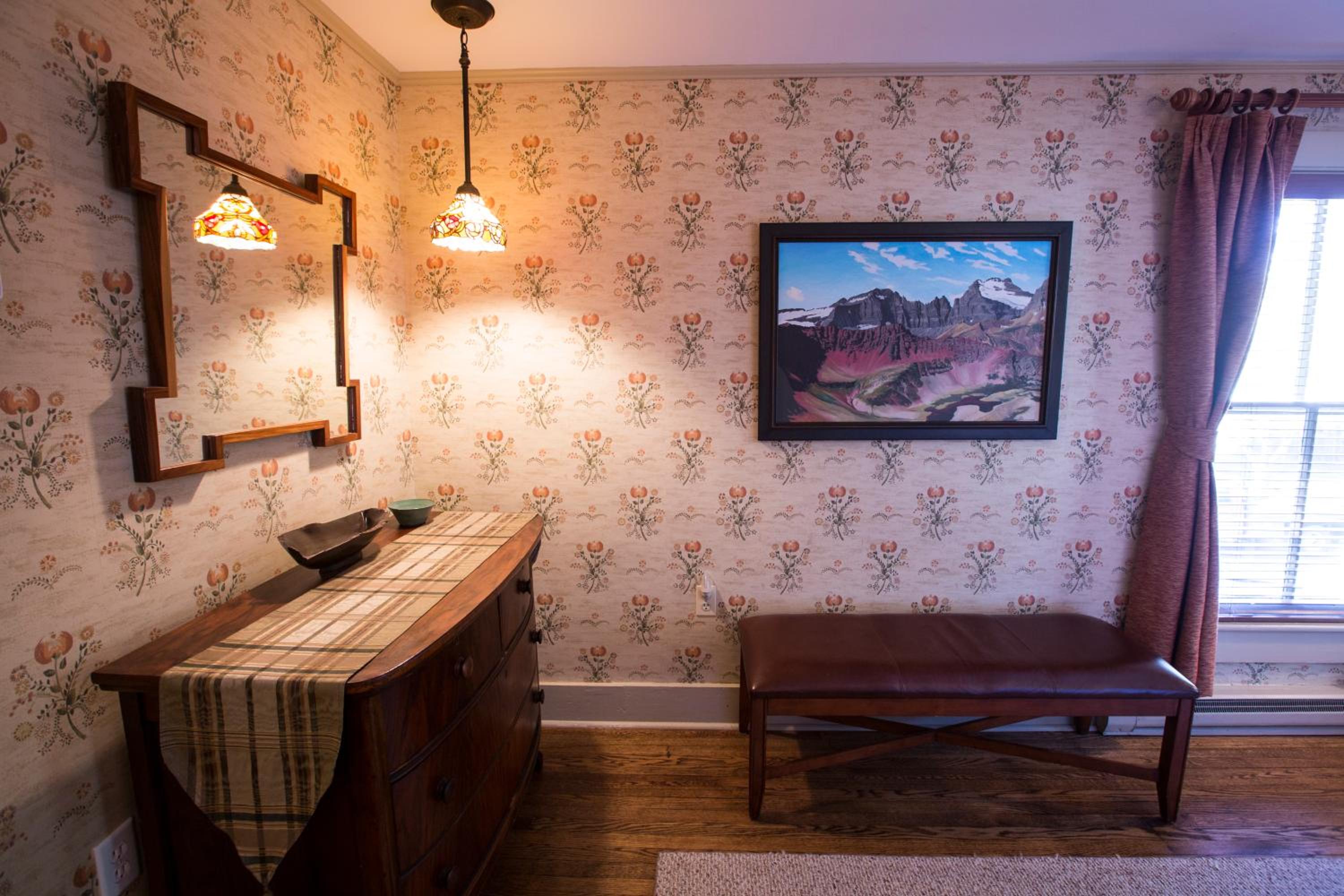 Queen Room with Mountain View