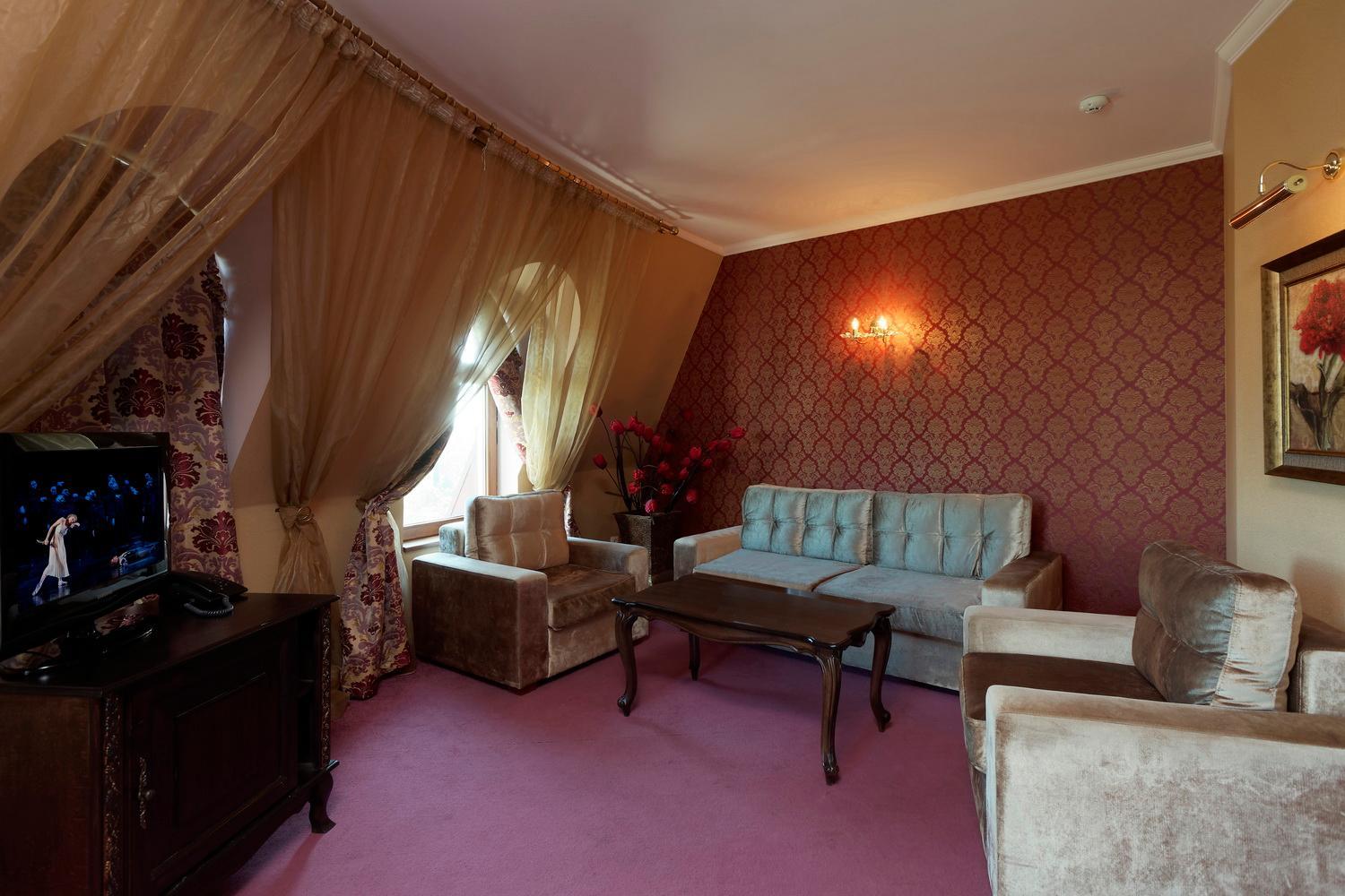 Apartment with Free Parking - Photo 4