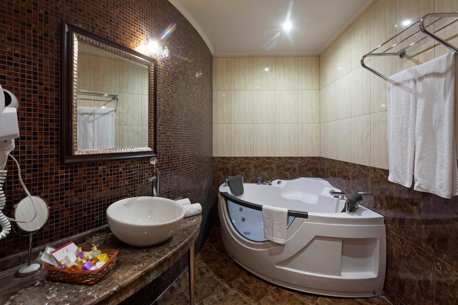 Apartment with Free Parking - Photo 5