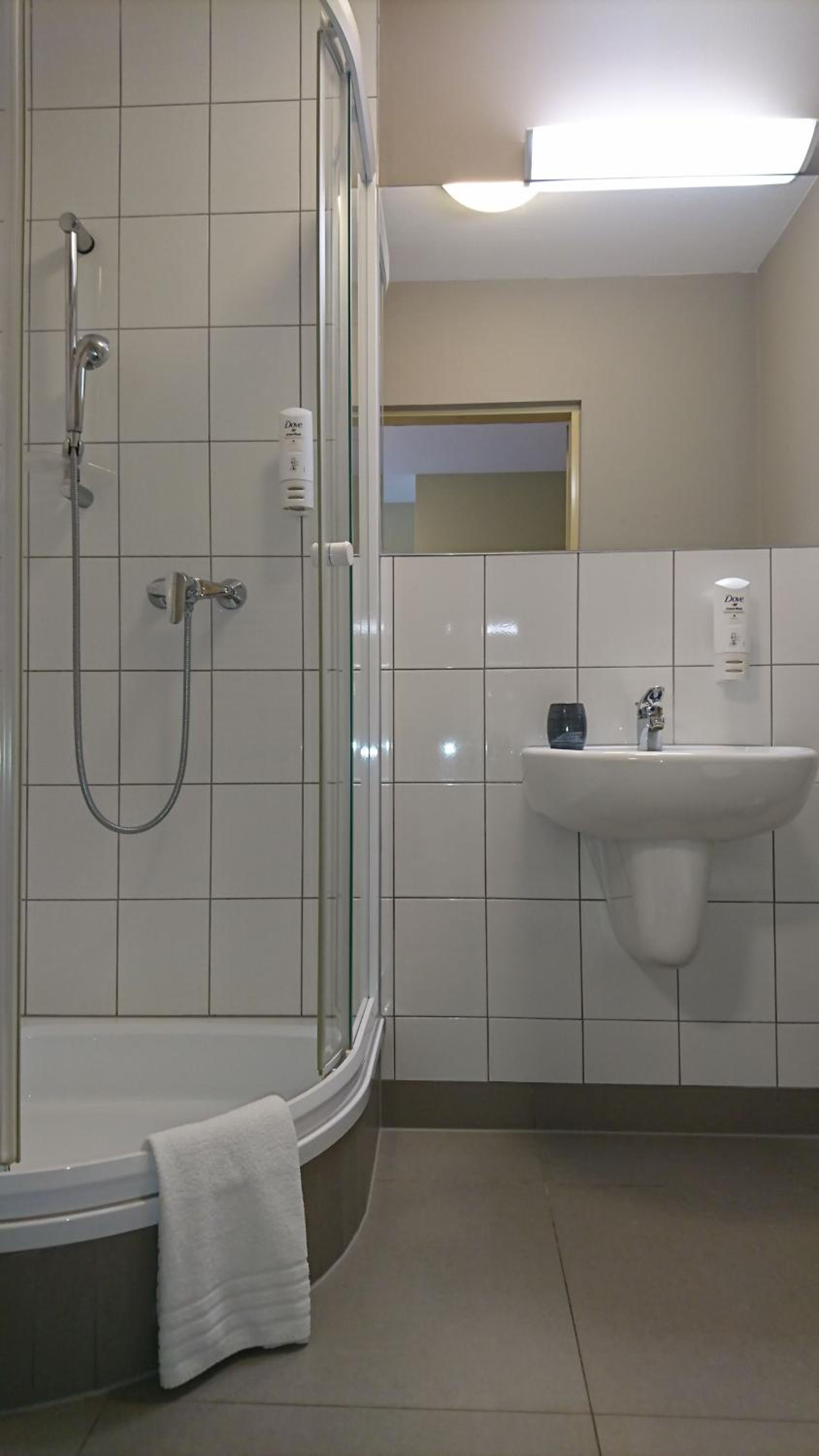 Standard Twin Room - Photo 6
