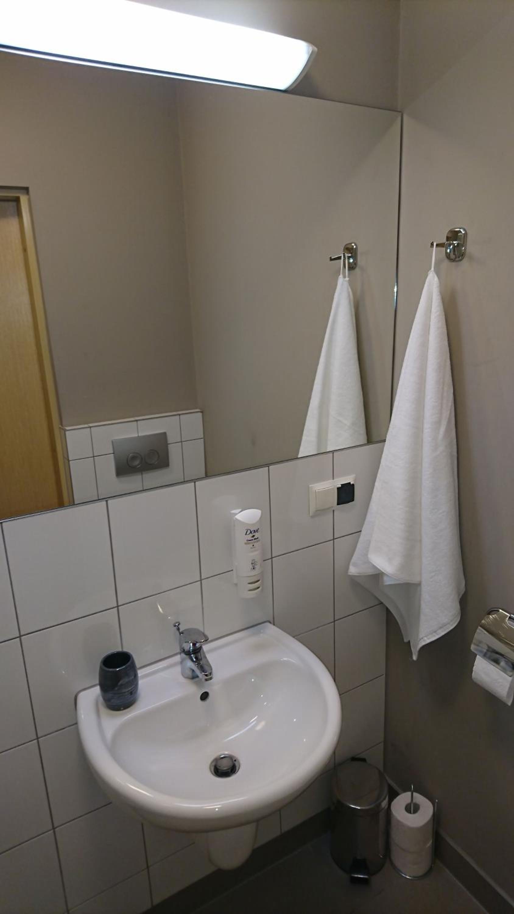 Standard Twin Room - Photo 2