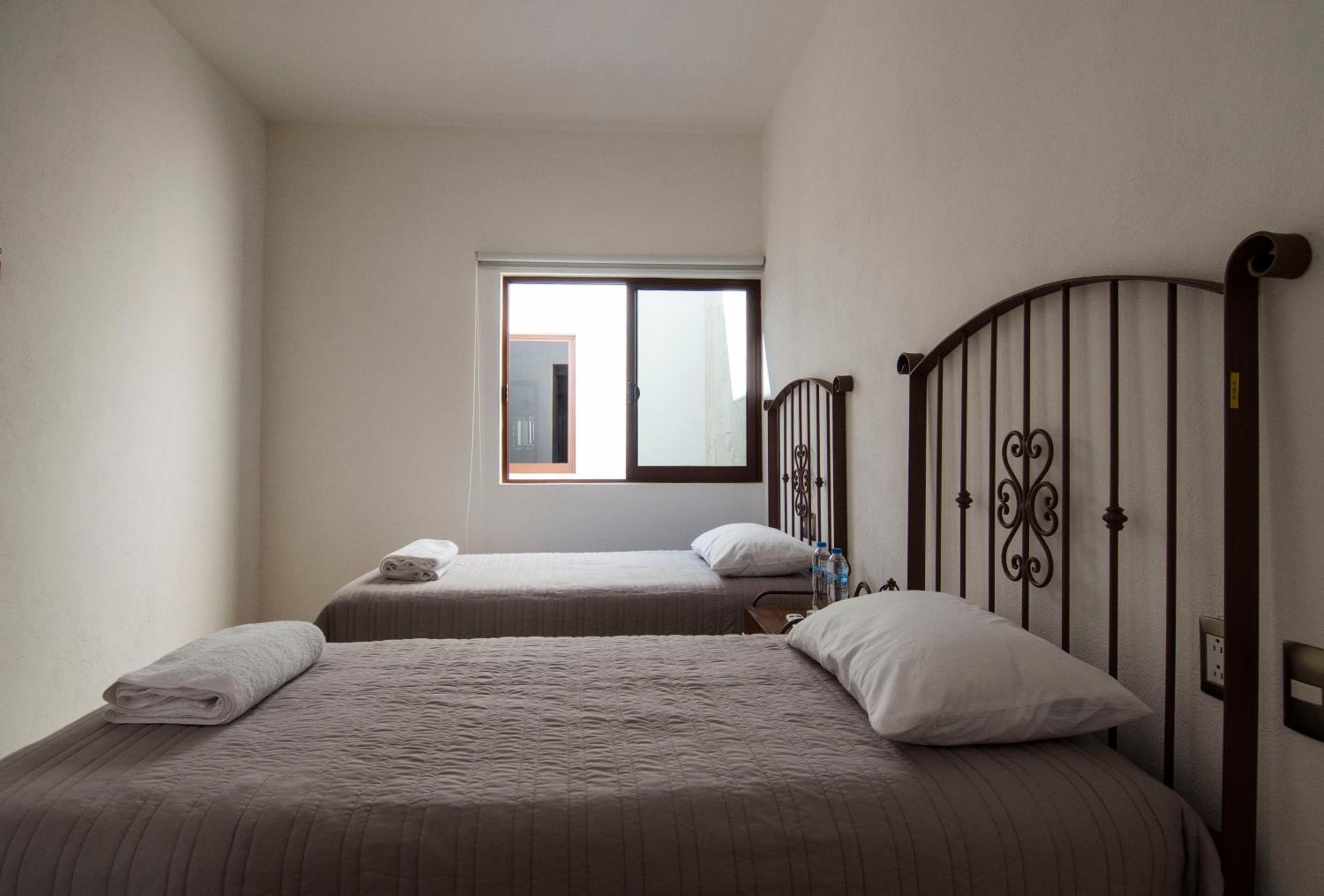 Twin Room with Bathroom photo 2