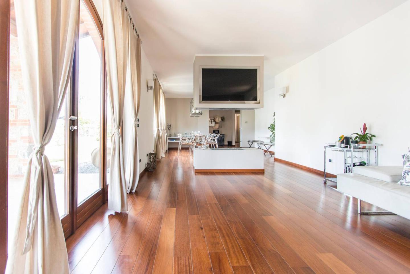 Villa photo 1