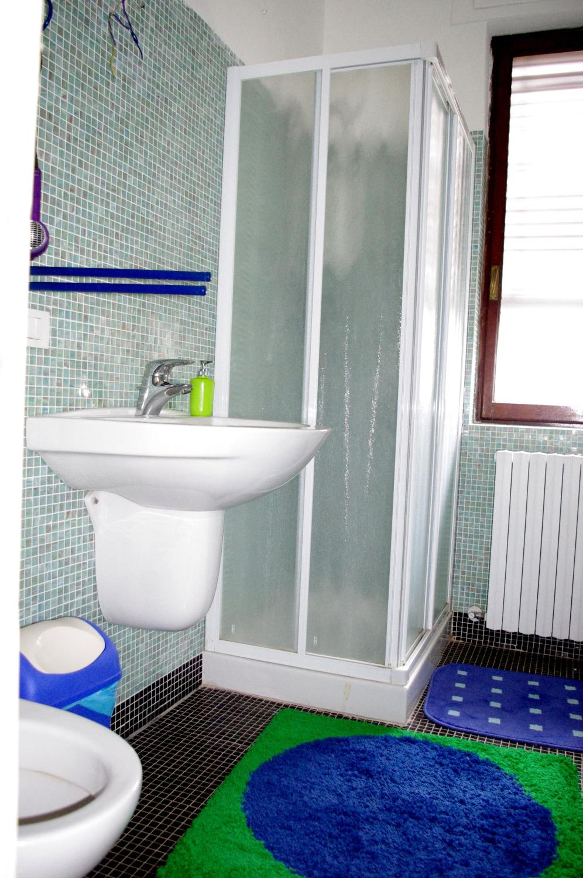 Twin Room with Shared Bathroom photo 3