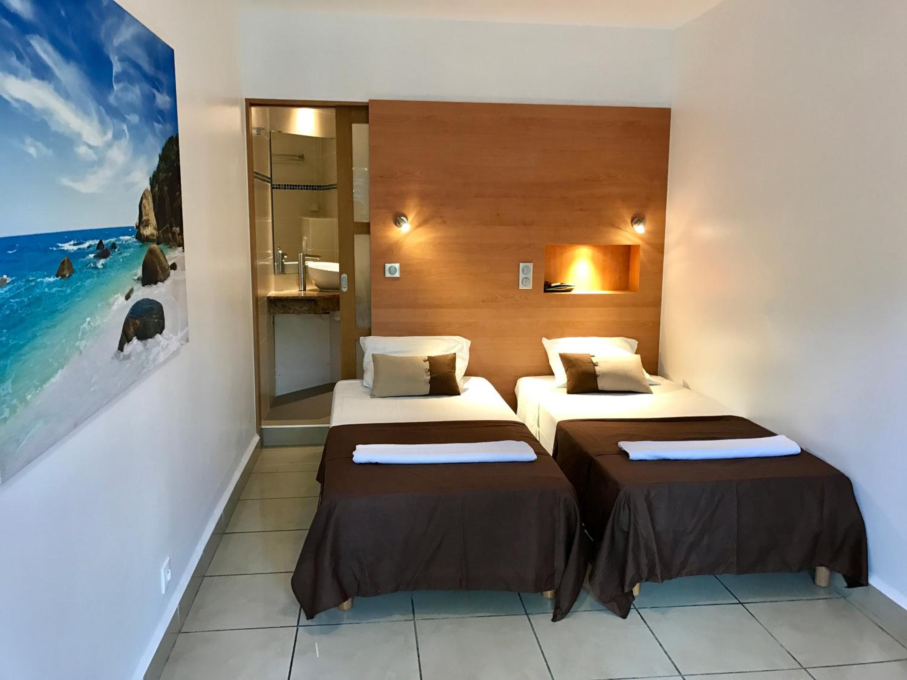 Twin Room - Photo 1