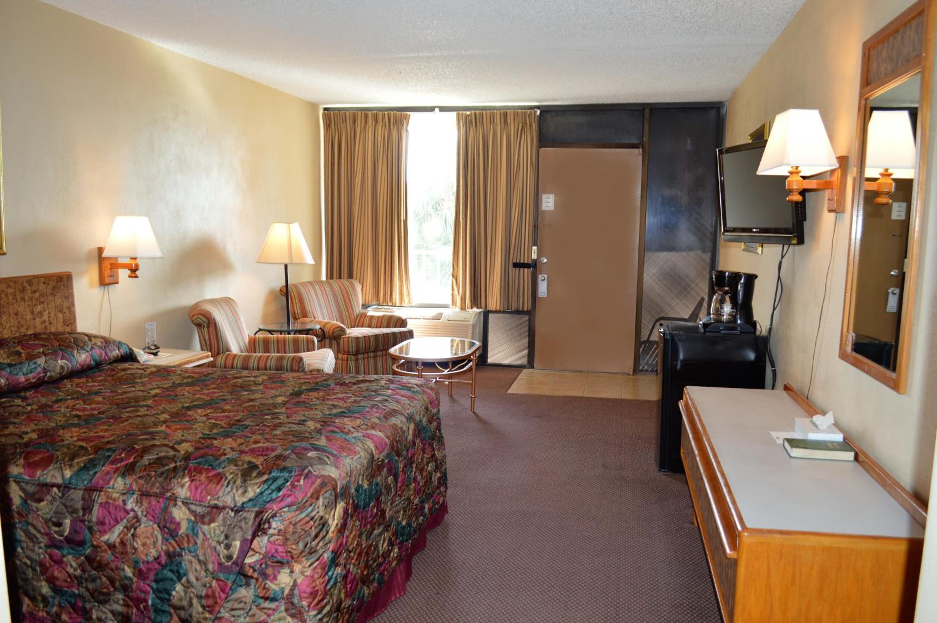 Standard Queen Room photo 3