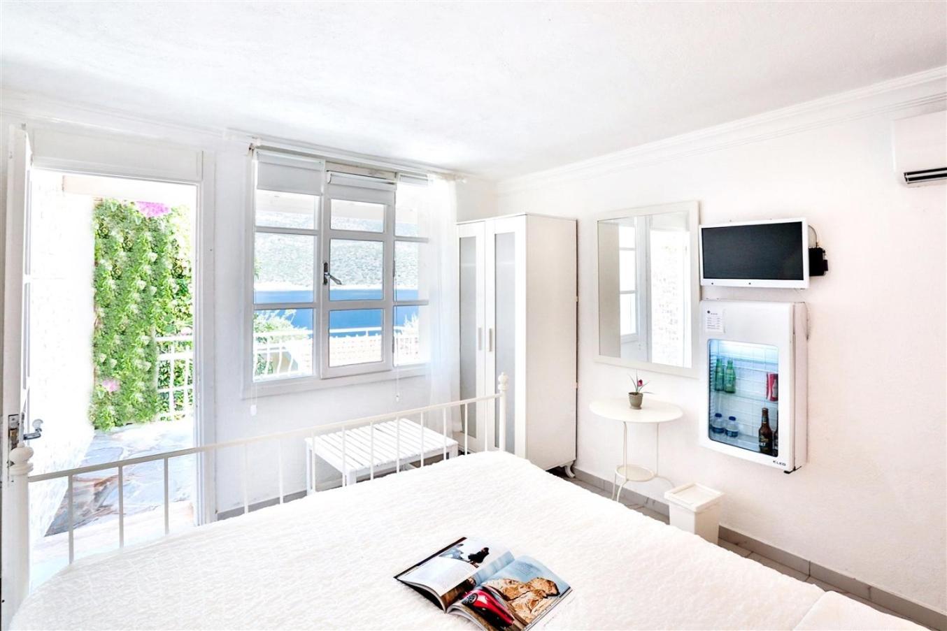 Double Room With Balcony And Sea View - Photo 38