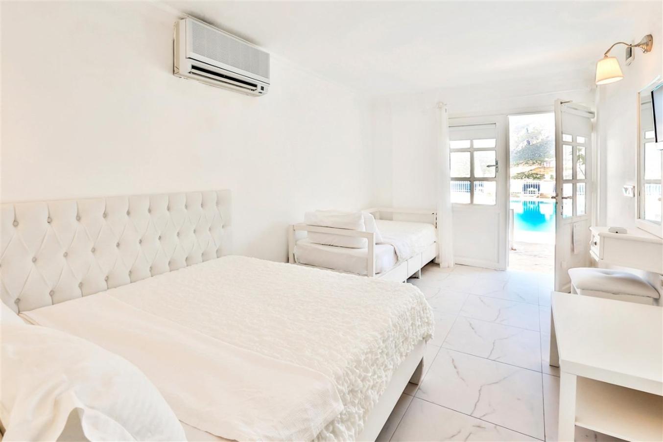 Standard Triple Room with Sea View - Photo 1