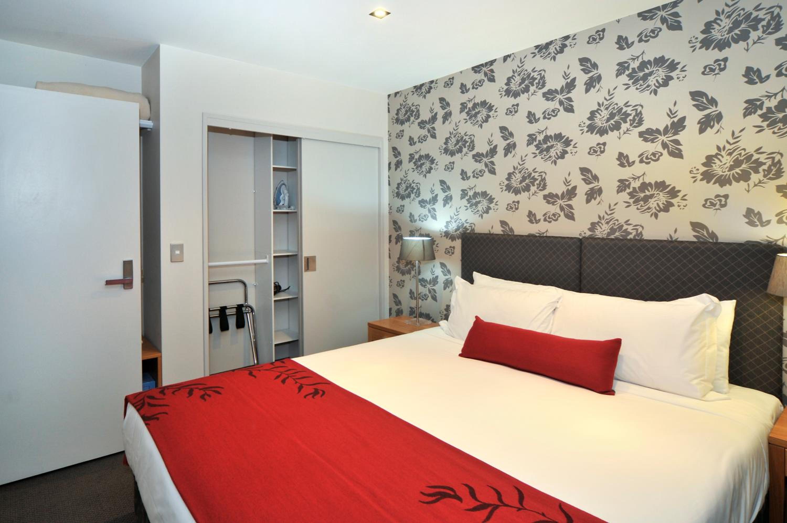 Superior Suite - Photo 14
