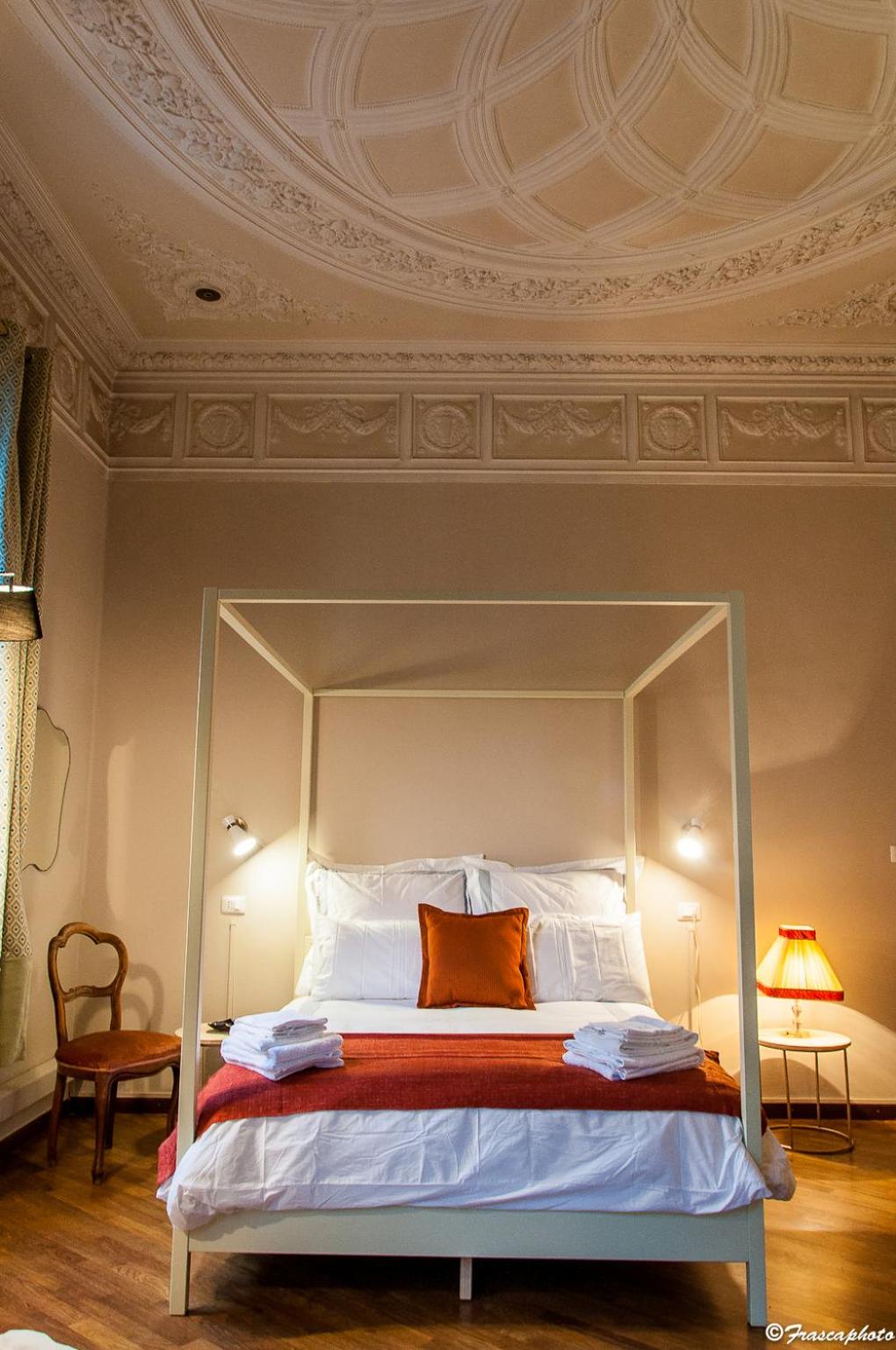 Deluxe Double Room with Balcony - Photo 5