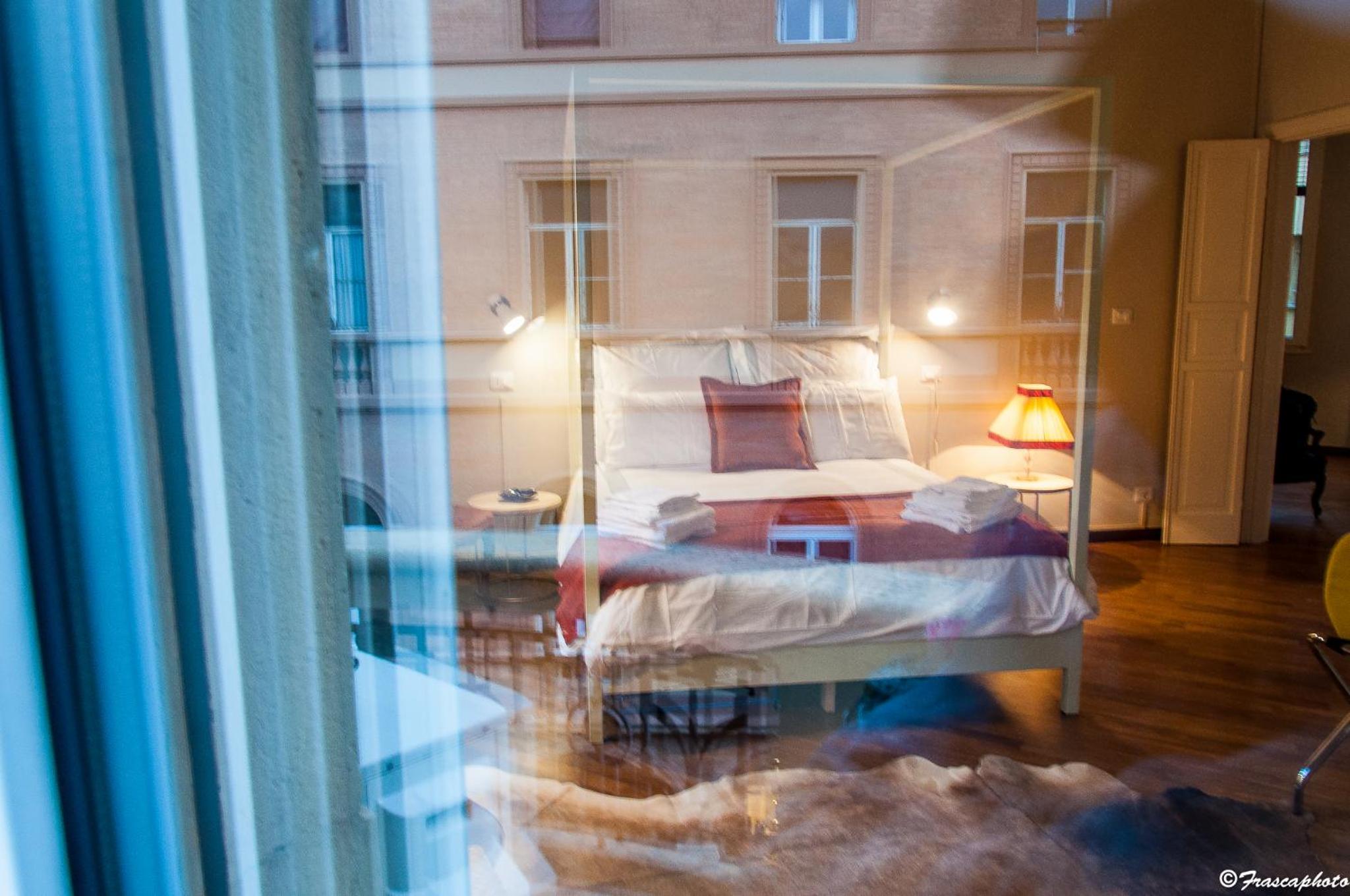 Deluxe Double Room with Balcony - Photo 6