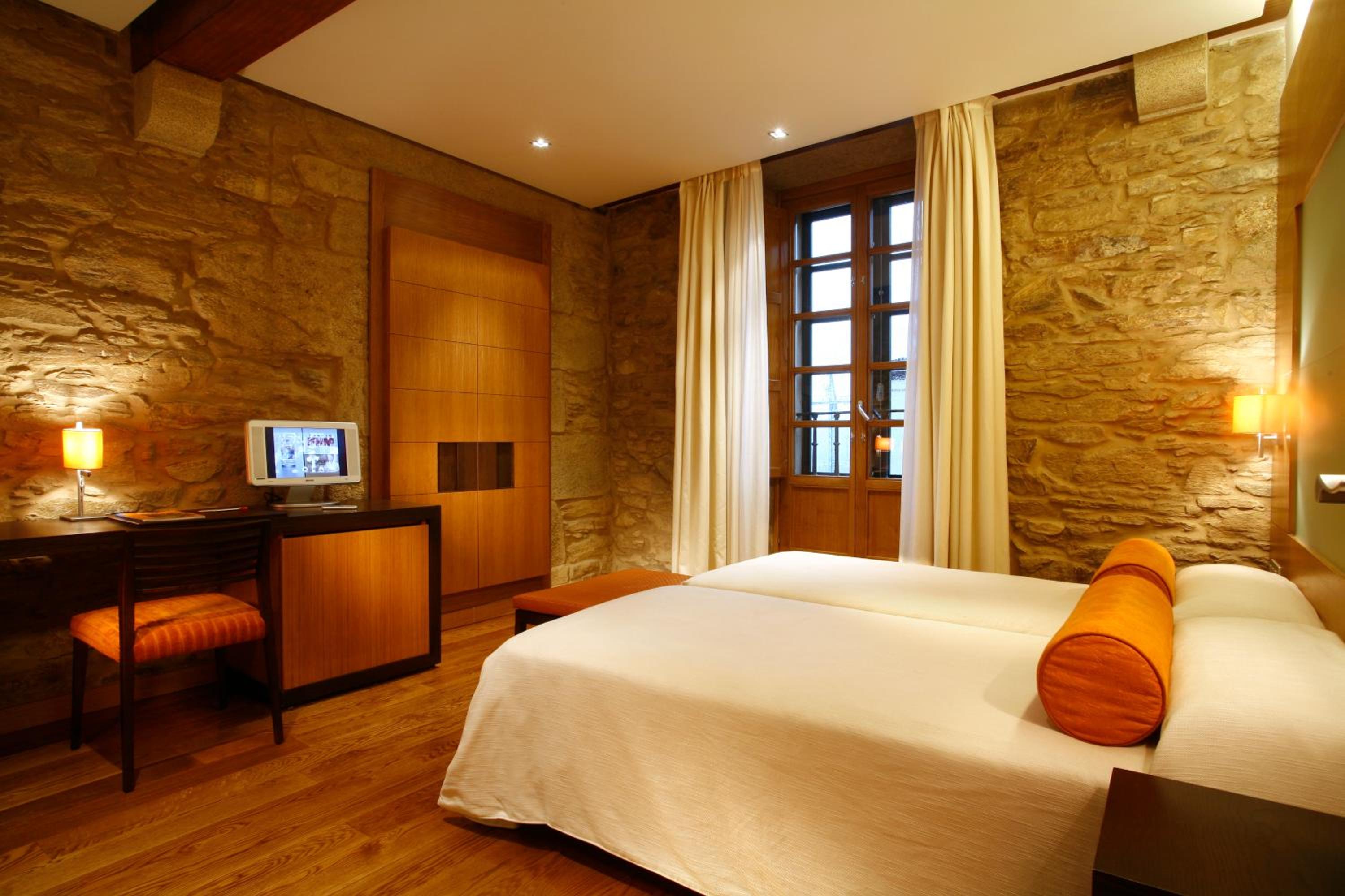 Double or Twin Room - Photo 2