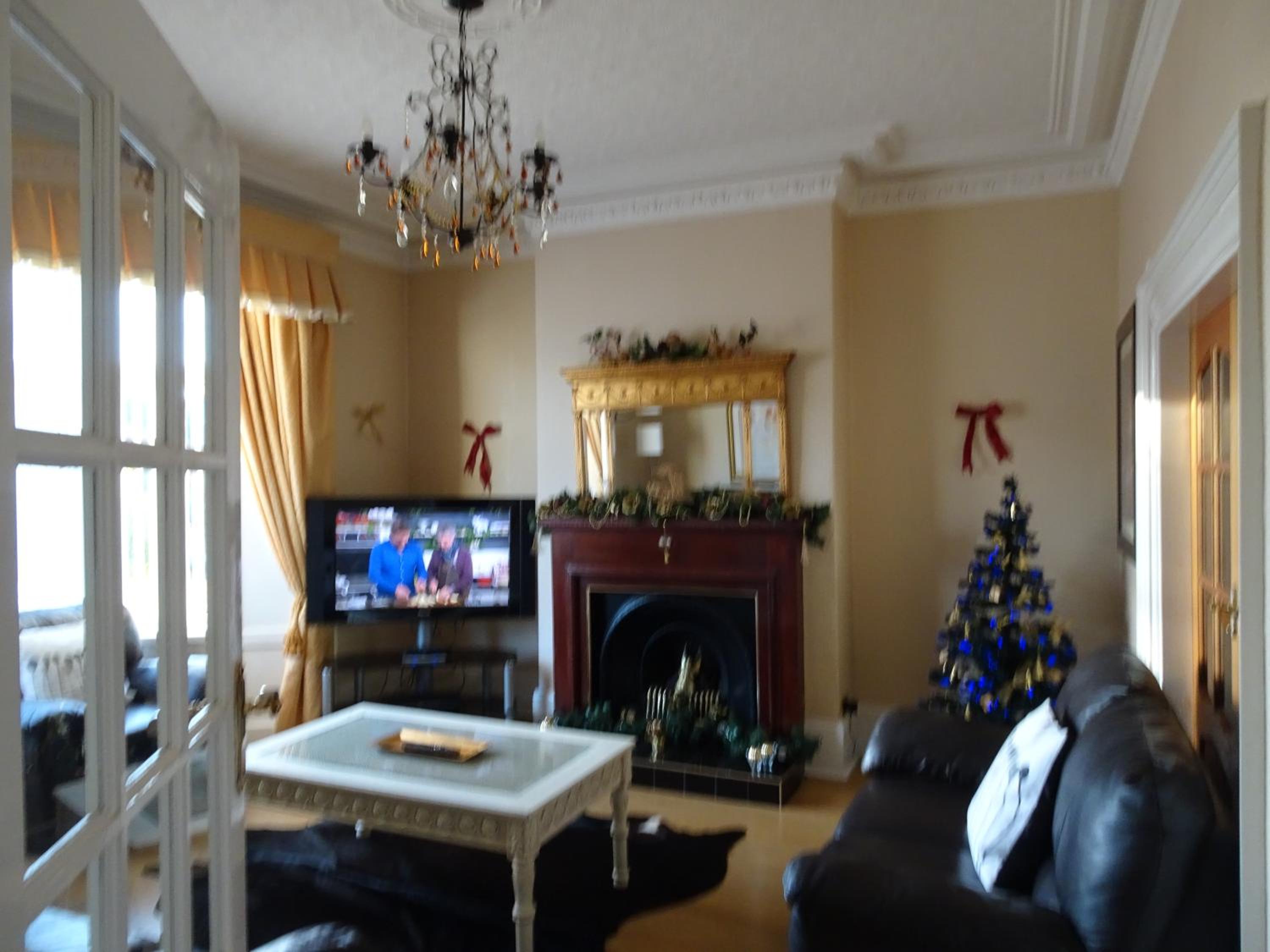 Three-Bedroom House - Photo 9