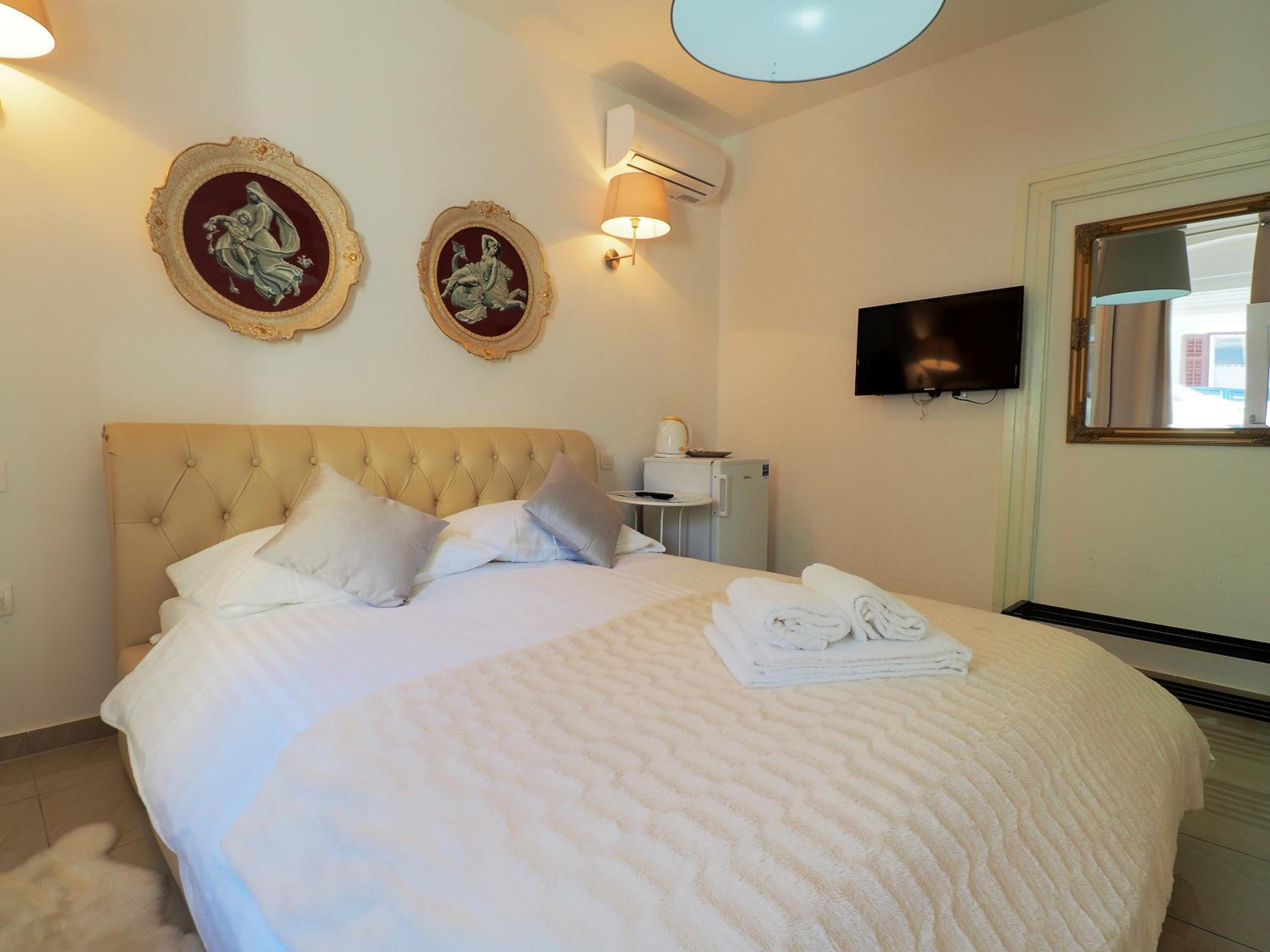 Deluxe Double Room 1 photo 2
