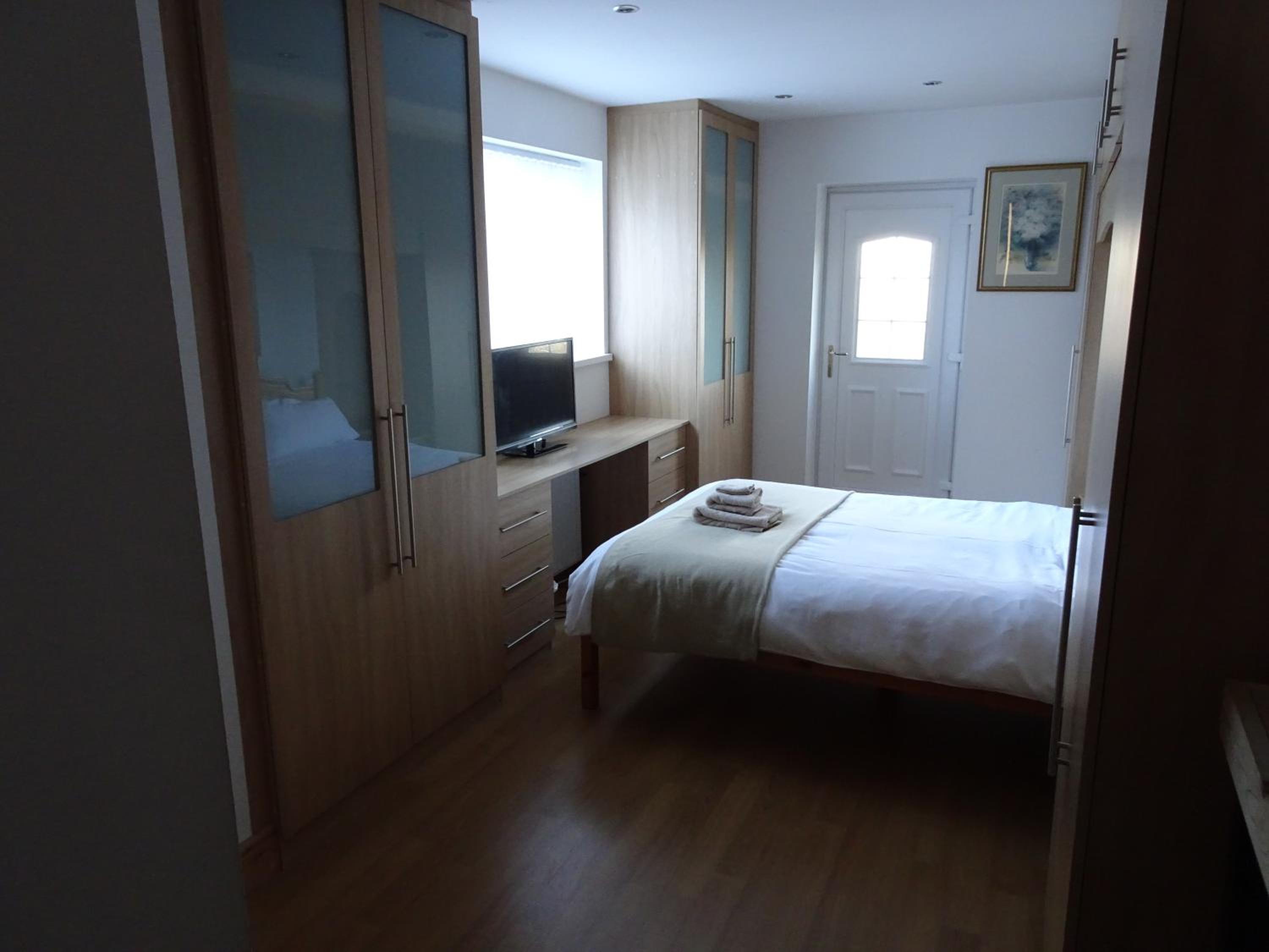 Three-Bedroom House - Photo 10