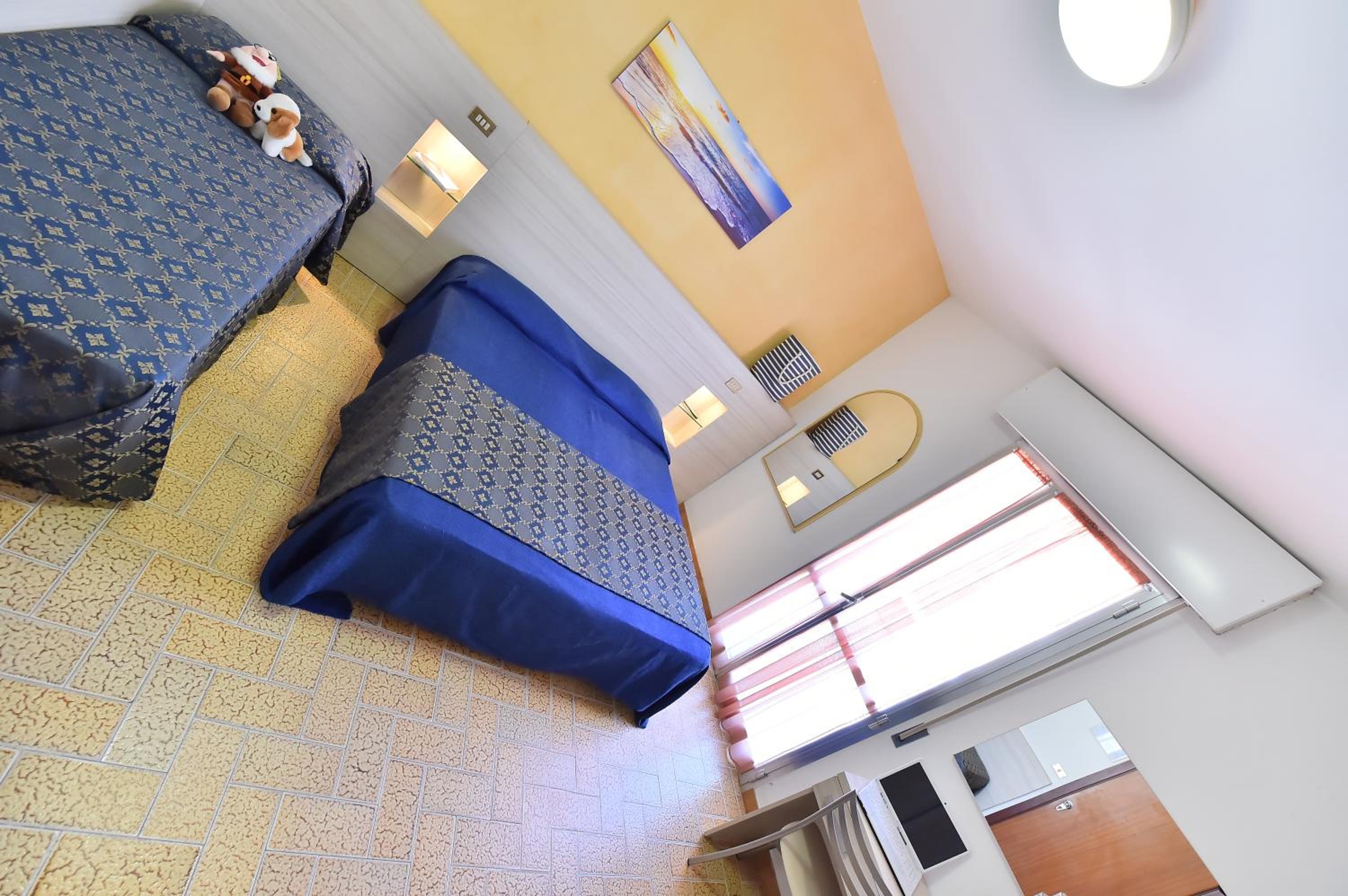 Standard Triple Room - Photo 5