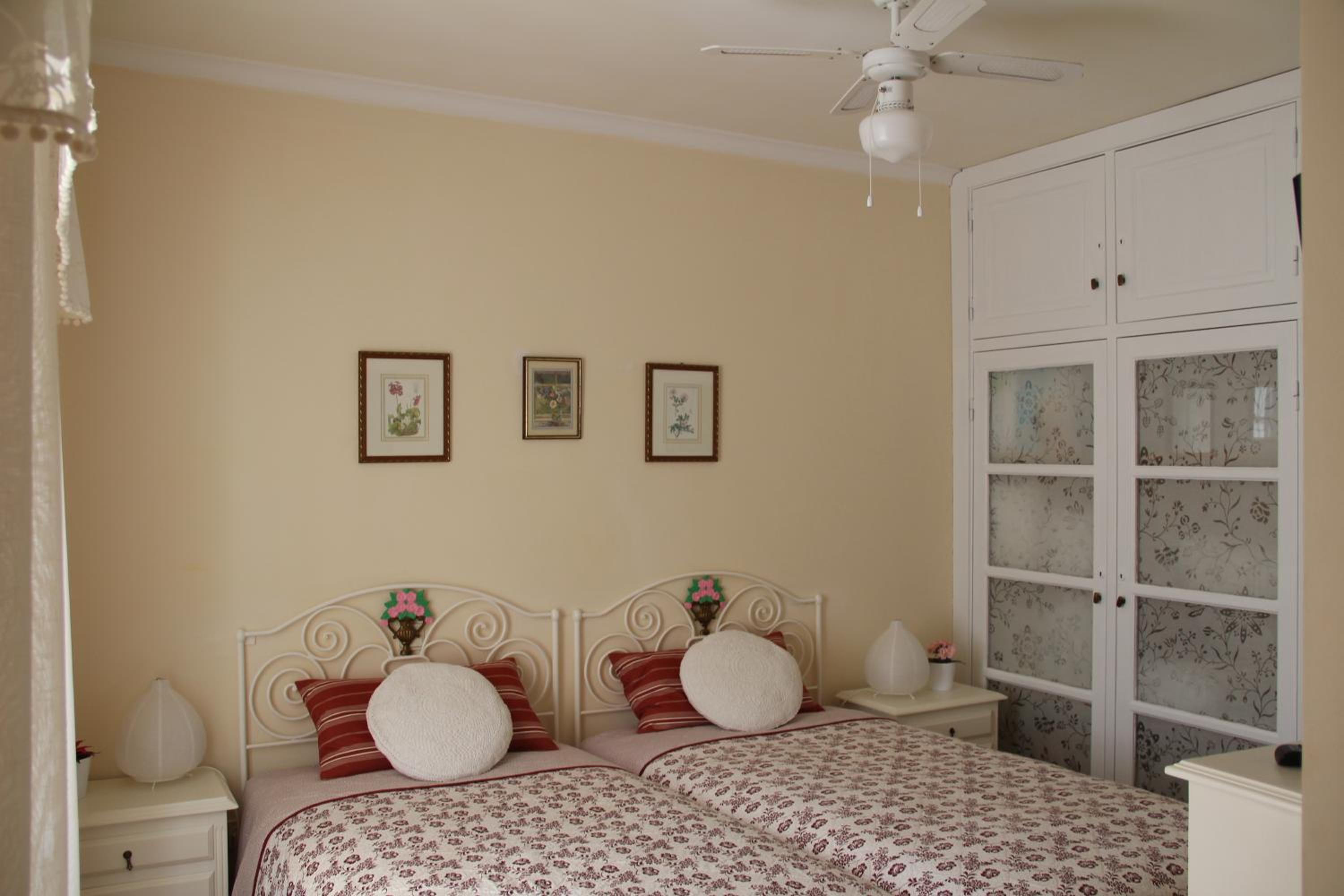Twin Room - Photo 1