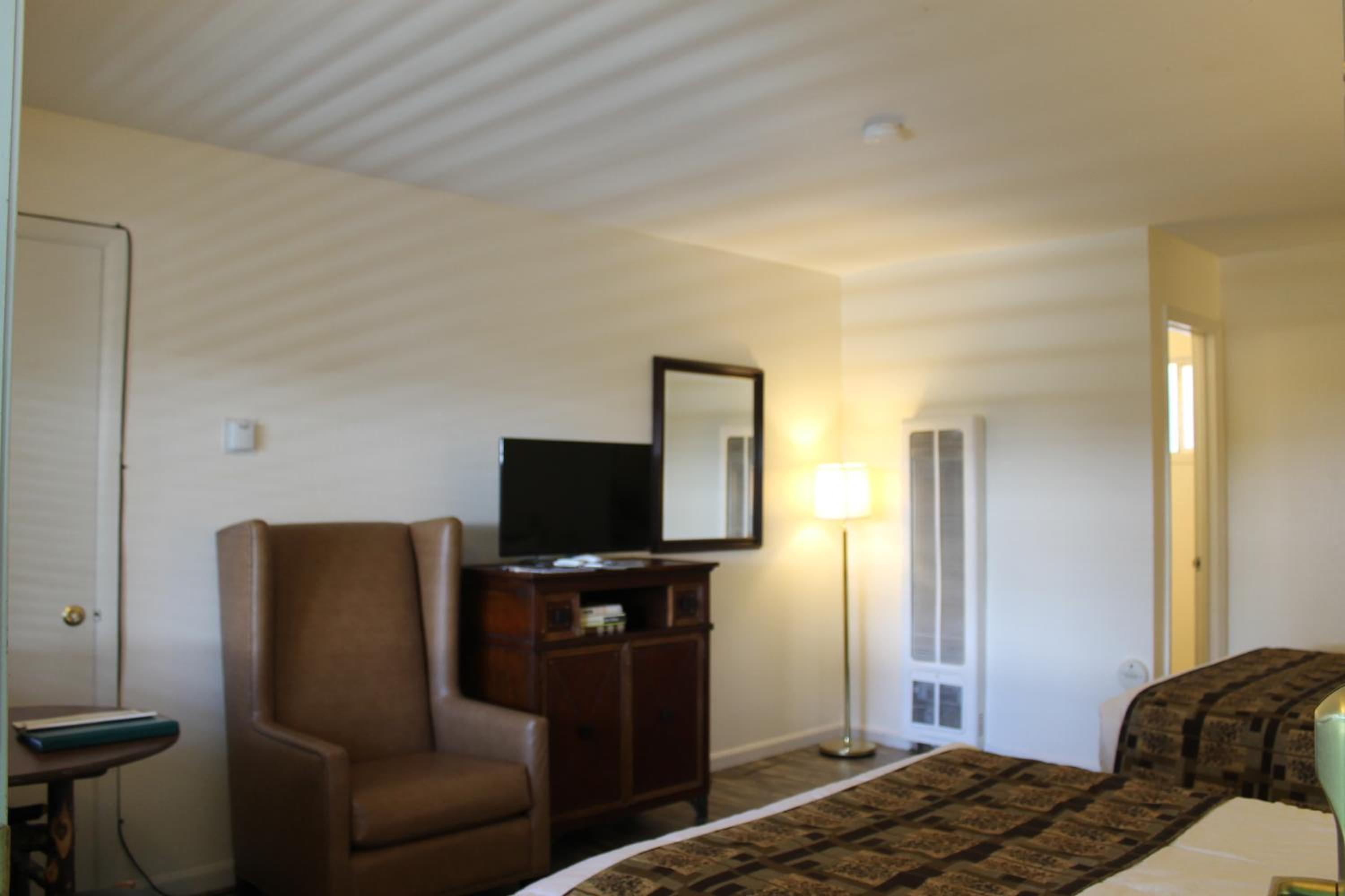 Queen Room with Two Queen Beds - Photo 1