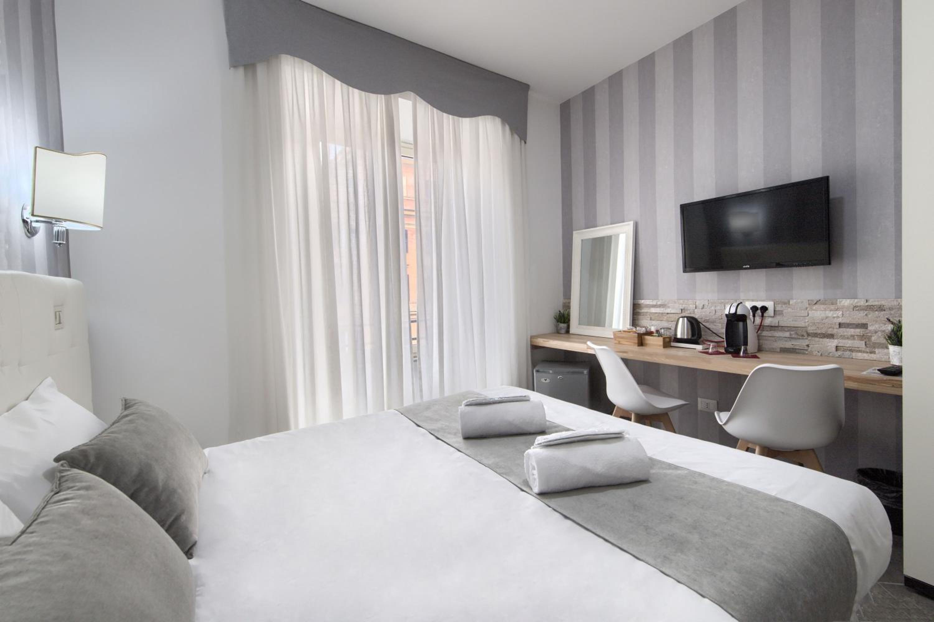 Superior Double or Twin Room photo 3