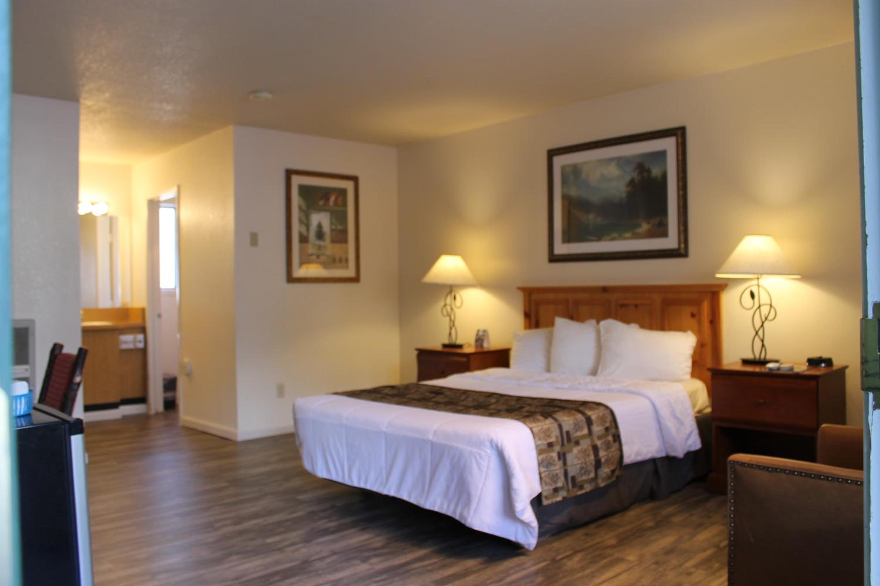 Deluxe King Room - Photo 2