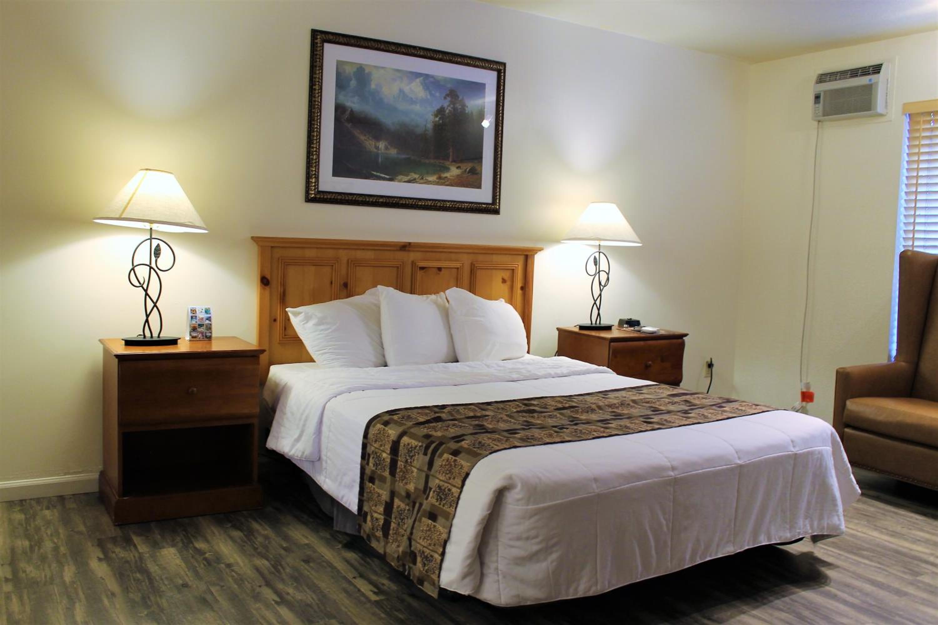 Deluxe King Room - Photo 8