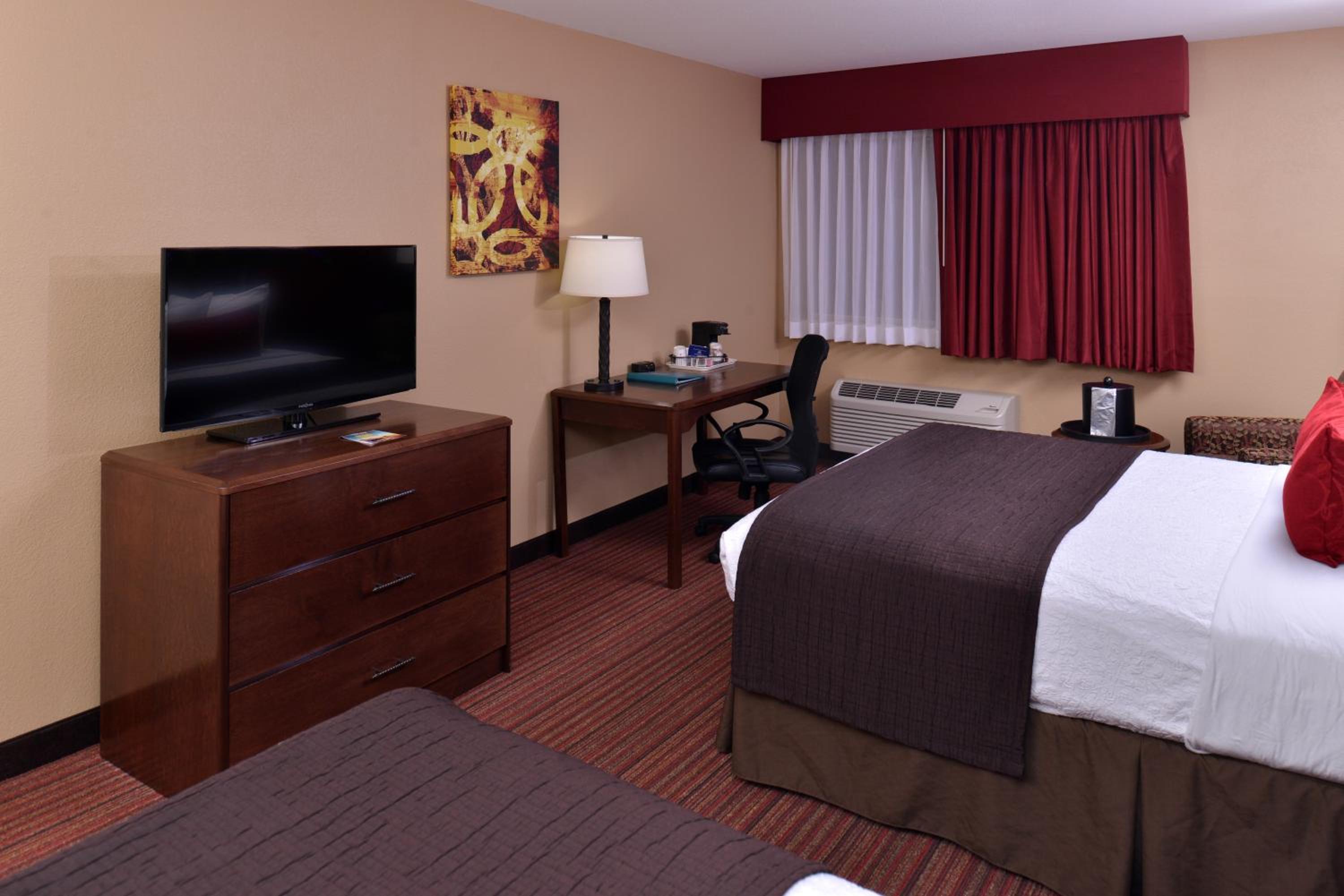 Queen Suite with Sofa Bed - Photo 6