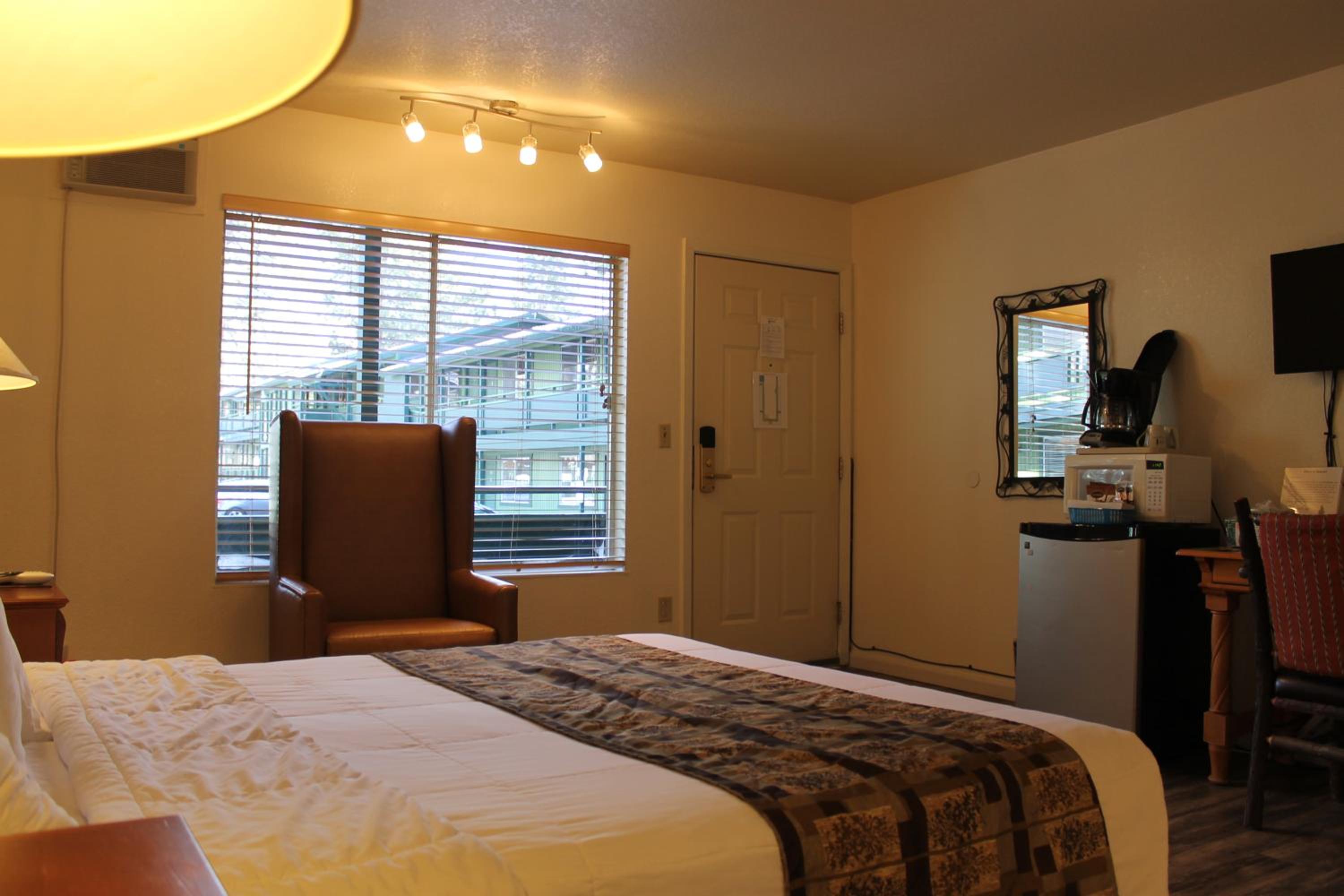 Deluxe King Room - Photo 1