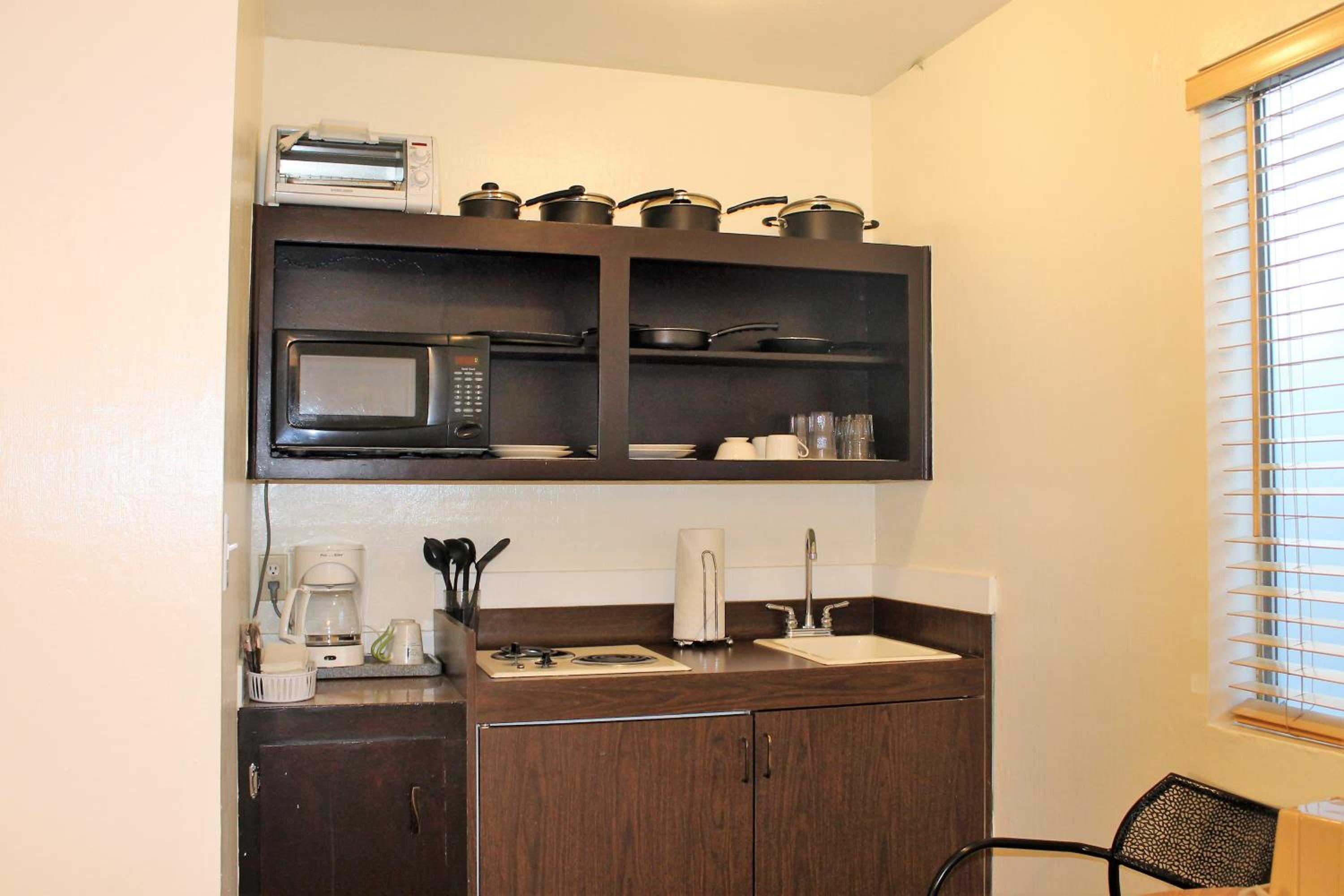 King Room with Kitchenette - Photo 2