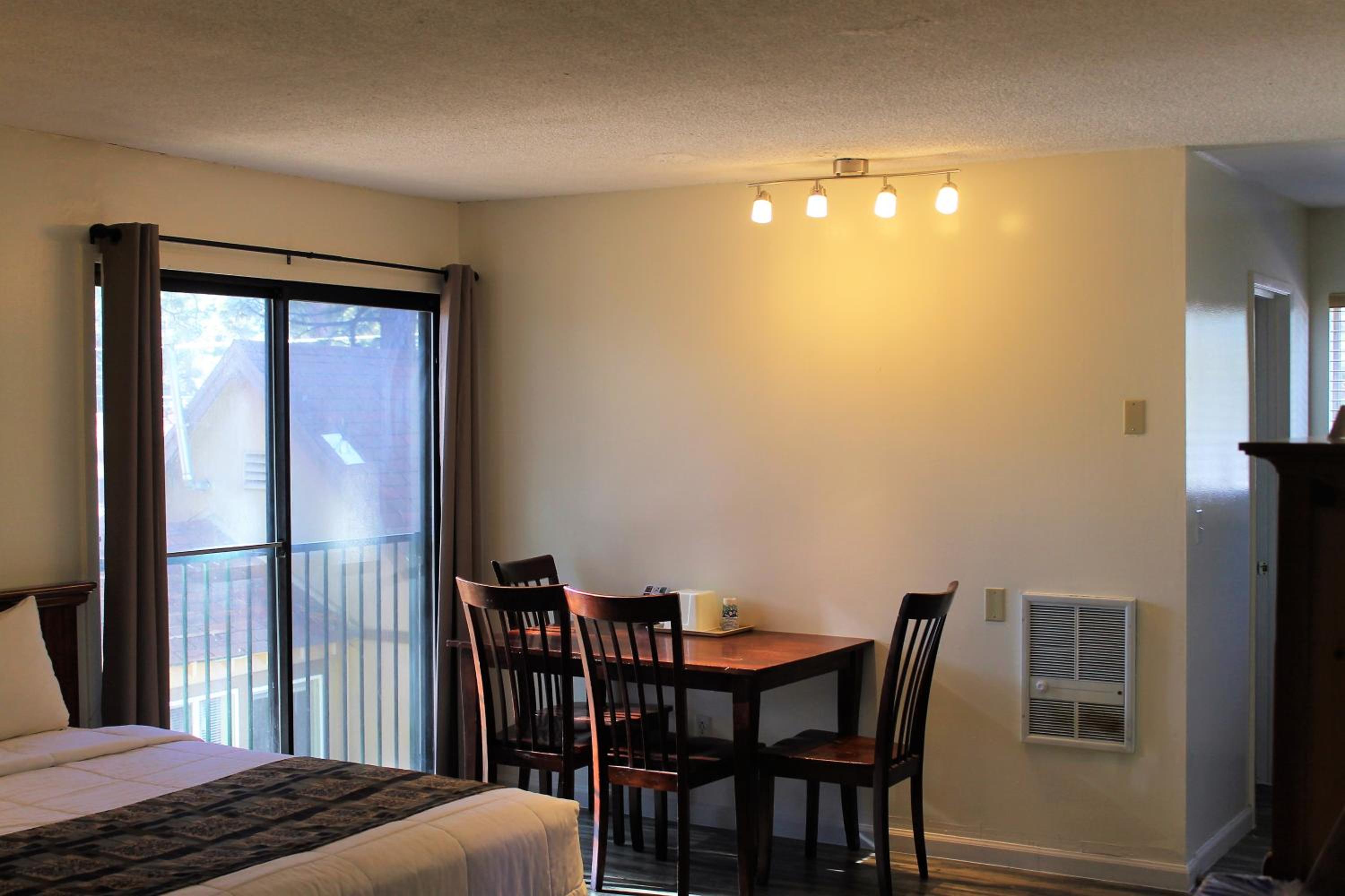 Deluxe Queen Room with Two Queen Beds and Kitchen - Photo 2