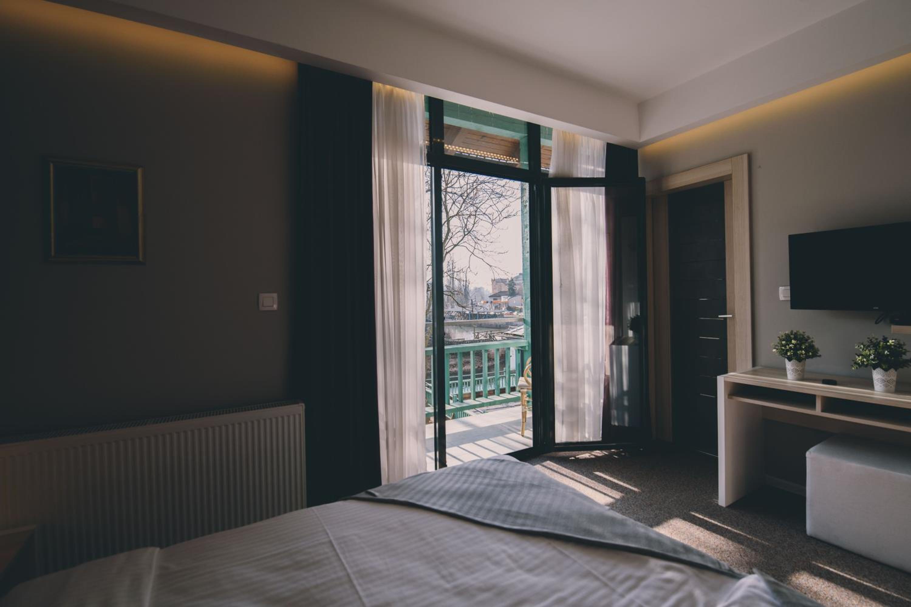 Double or Twin Room with Balcony photo 3