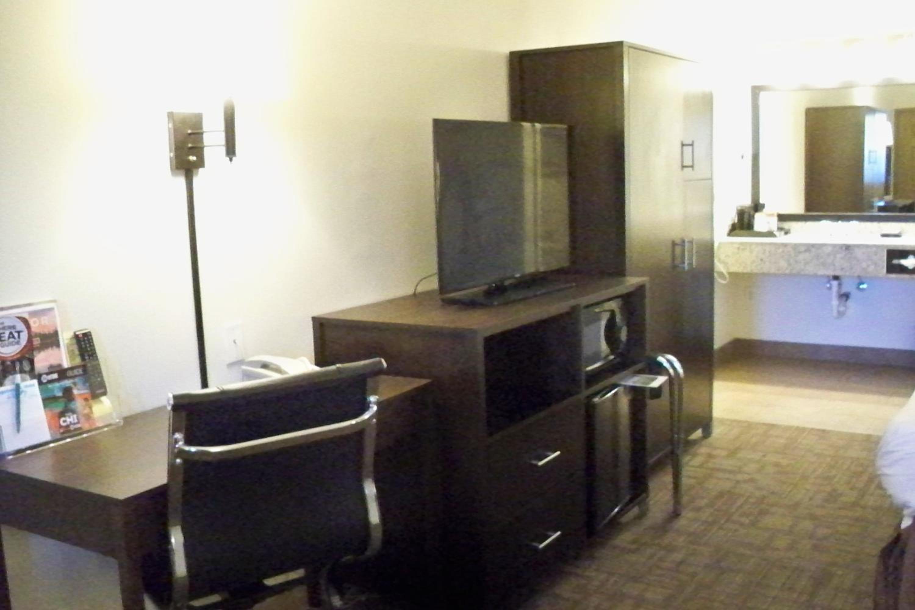 Queen Room photo 1