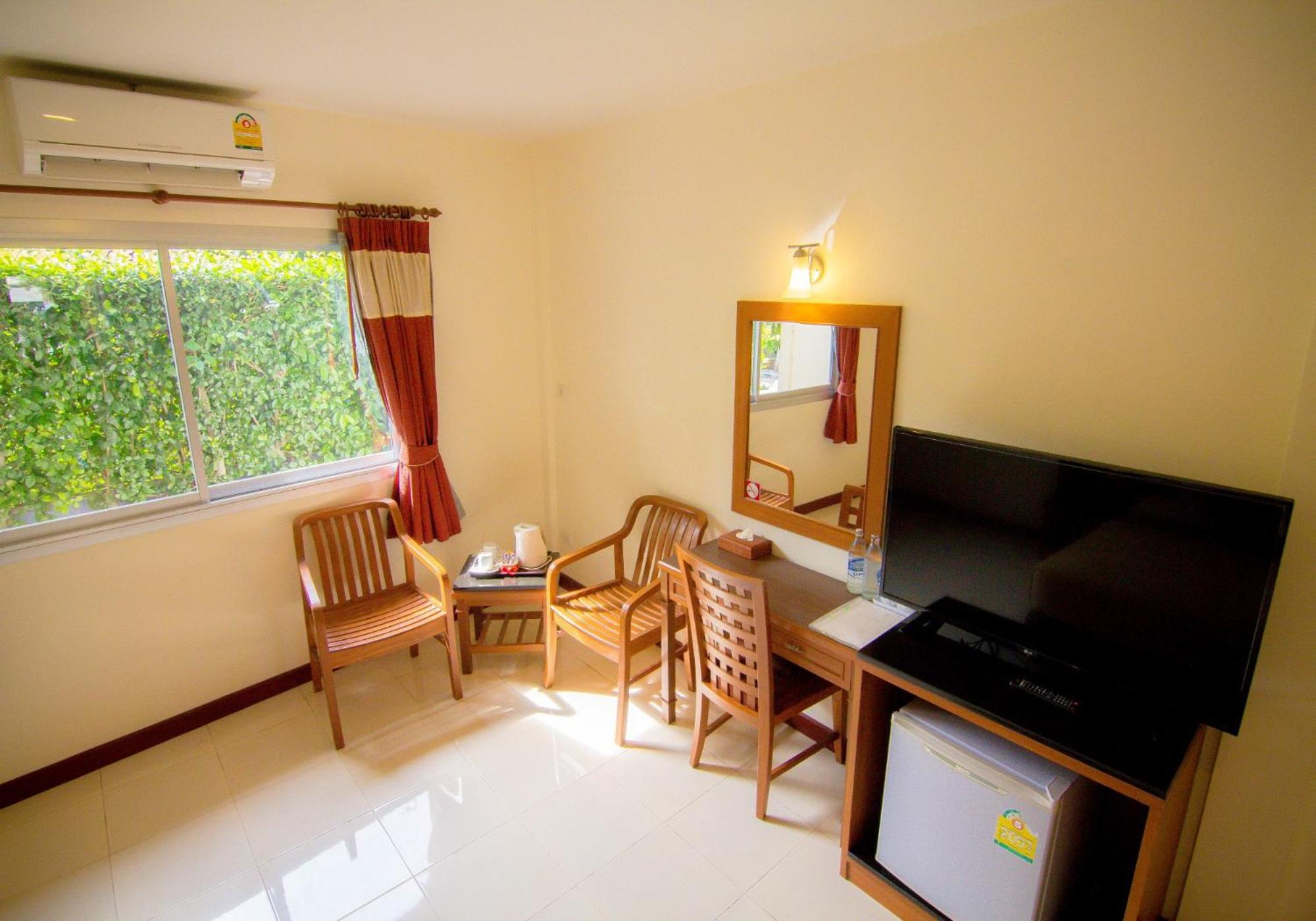 Deluxe Room - Photo 8