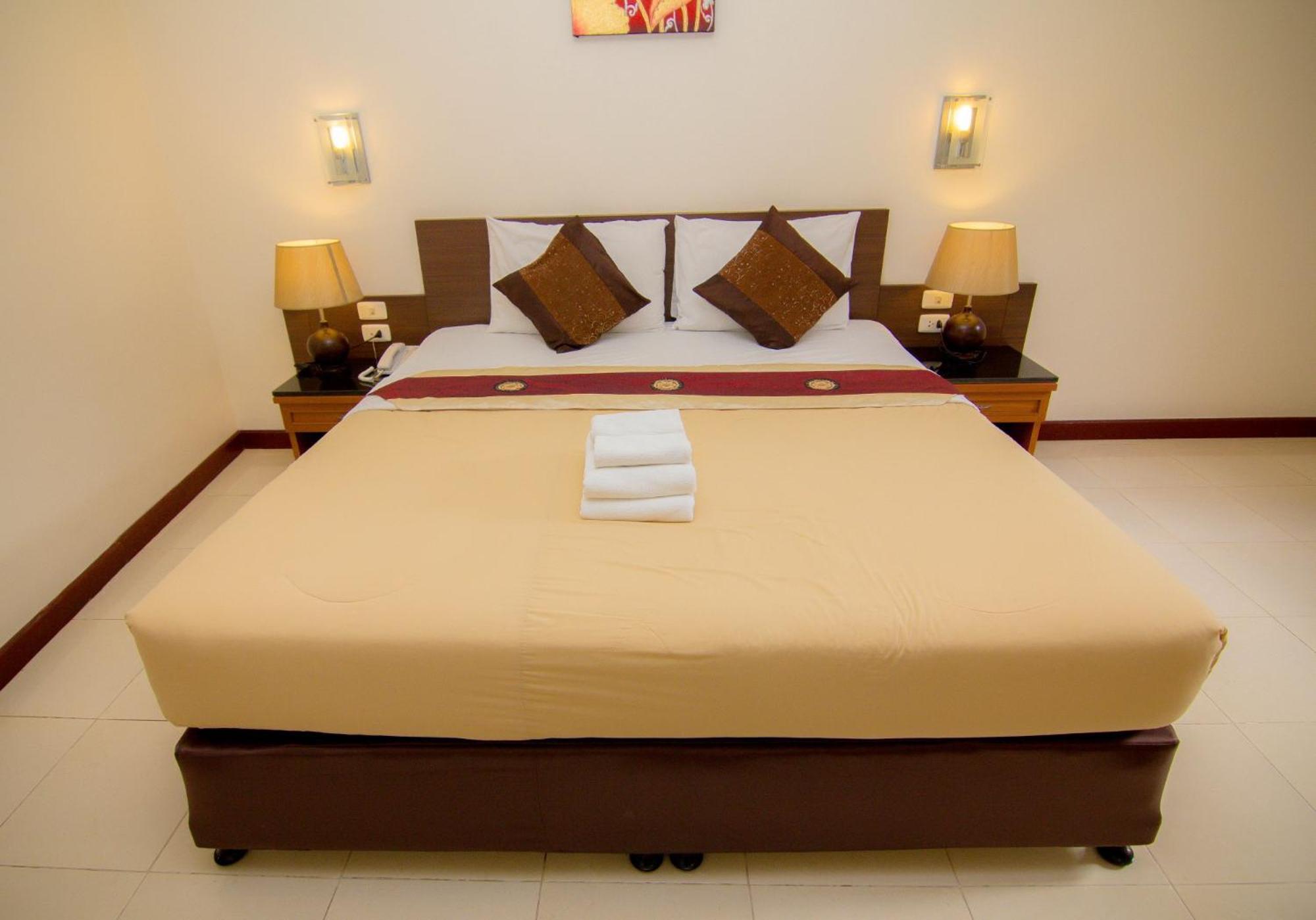 Deluxe Room - Photo 7