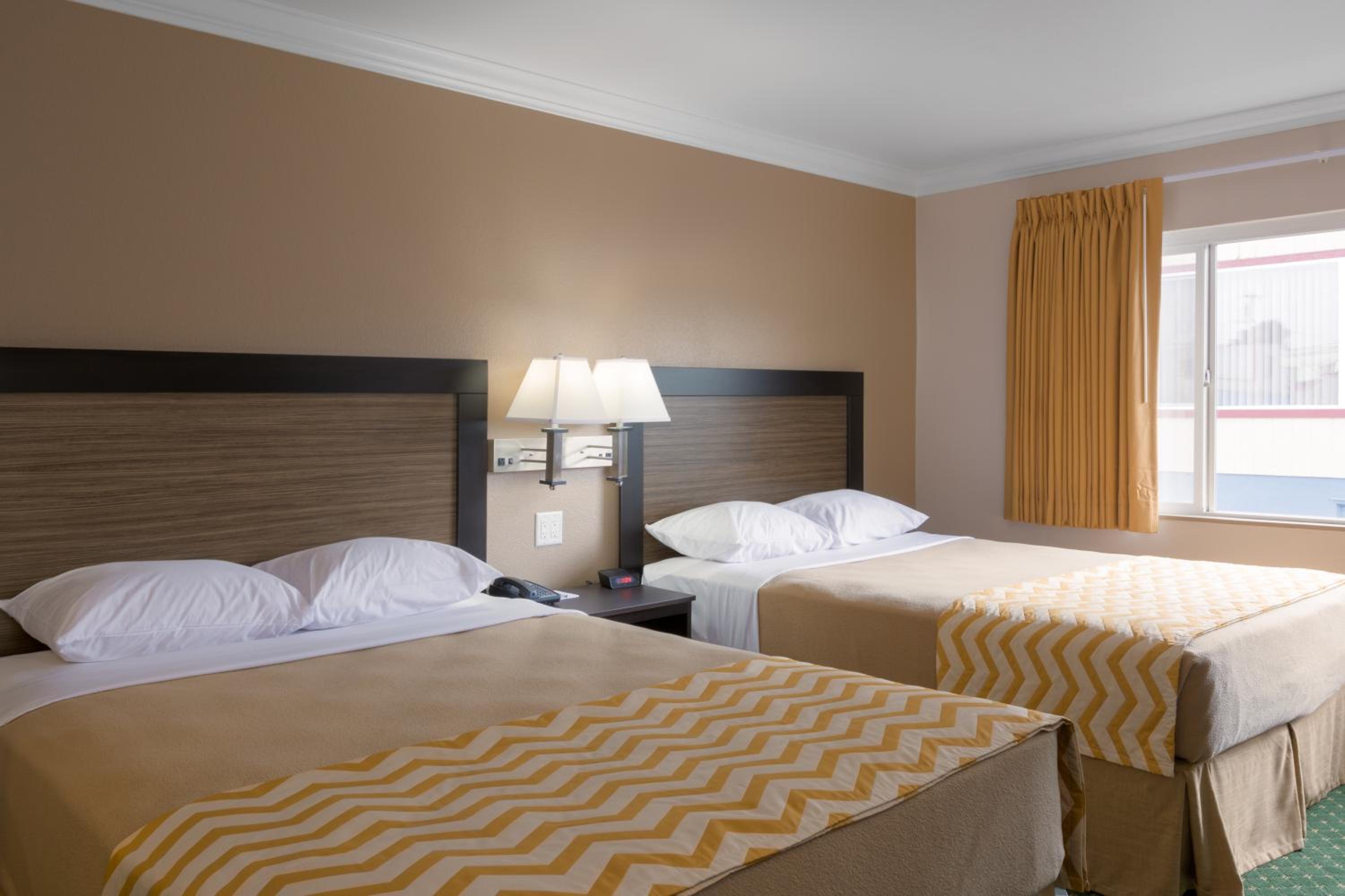 Double Room with Two Double Beds - Non-Smoking photo 3