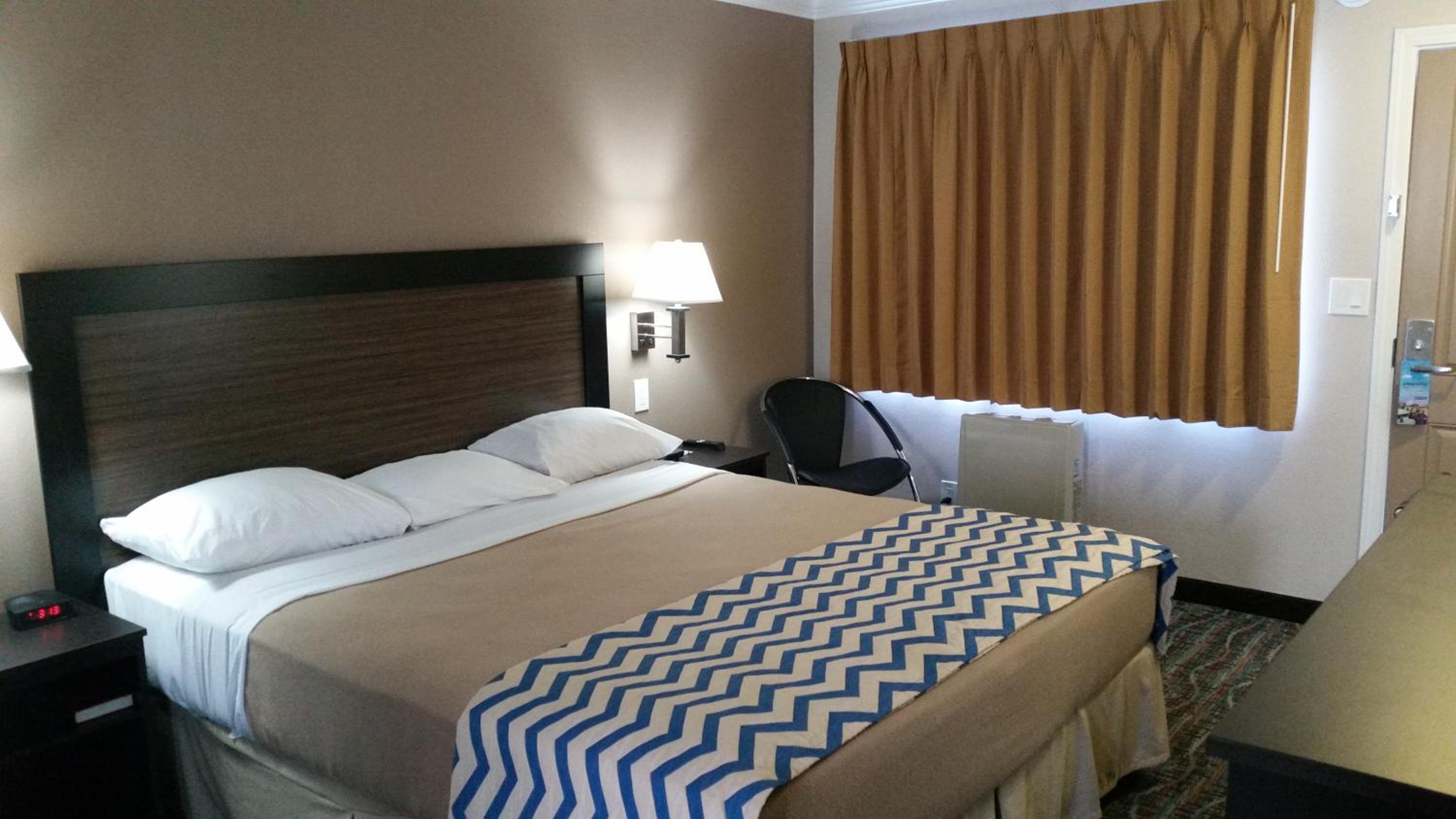 King Room - Non-Smoking photo 3