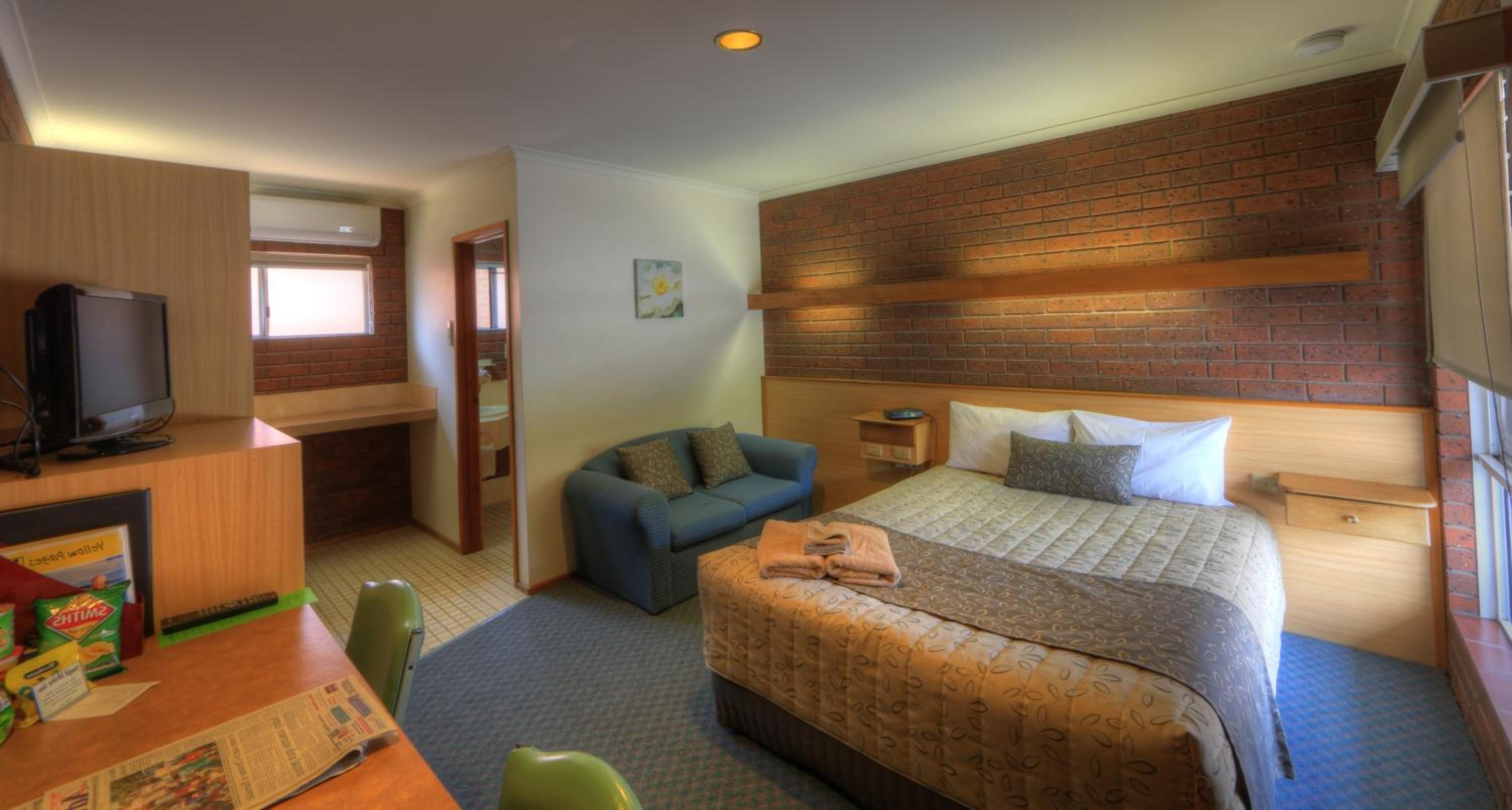 Deluxe Family Suite photo 3