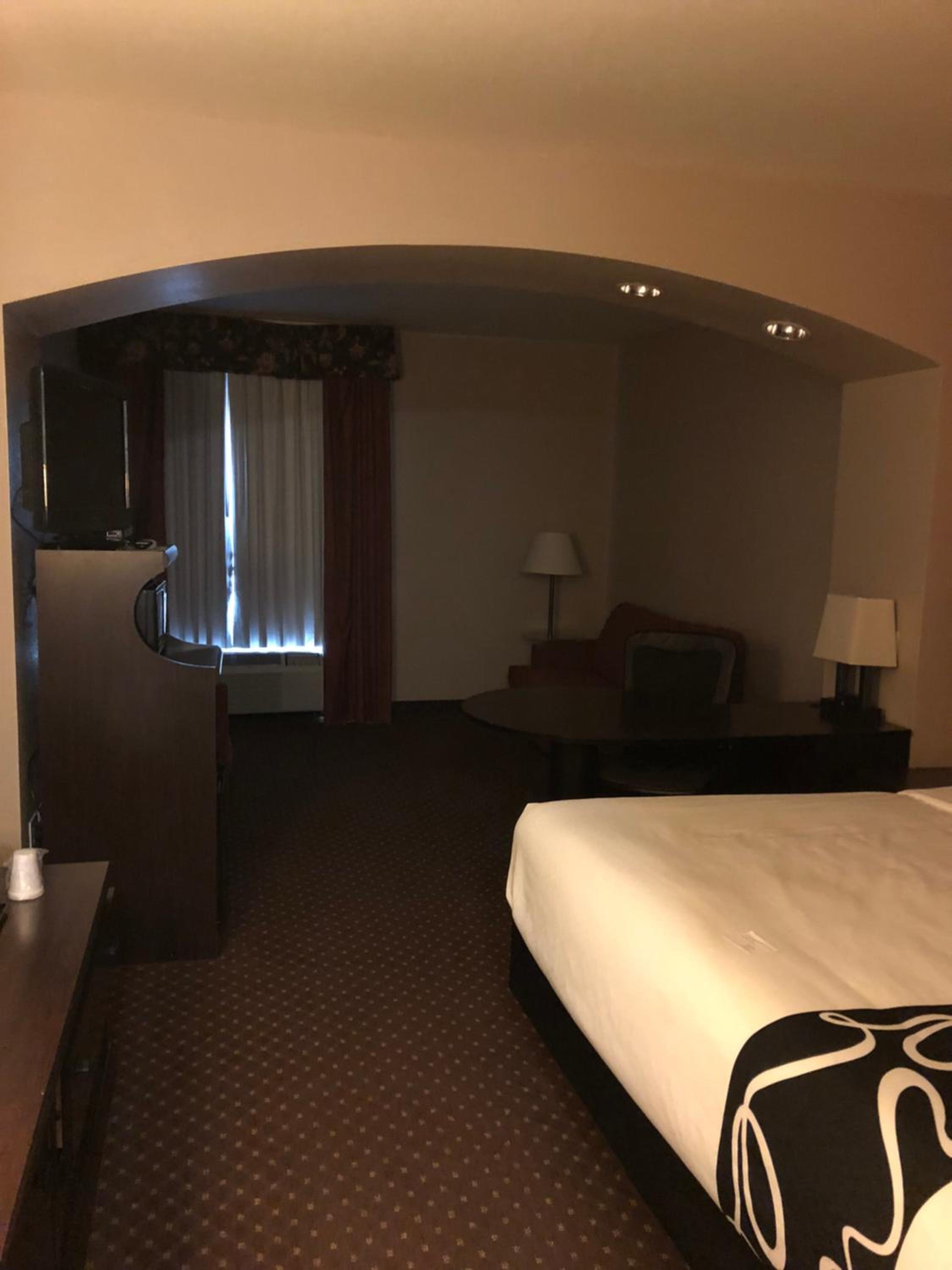 1 King Bed Elite Non-Smoking - Photo 4