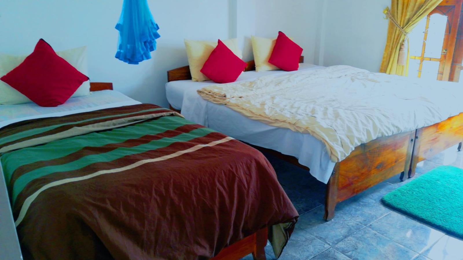 Economy Triple Room photo 2