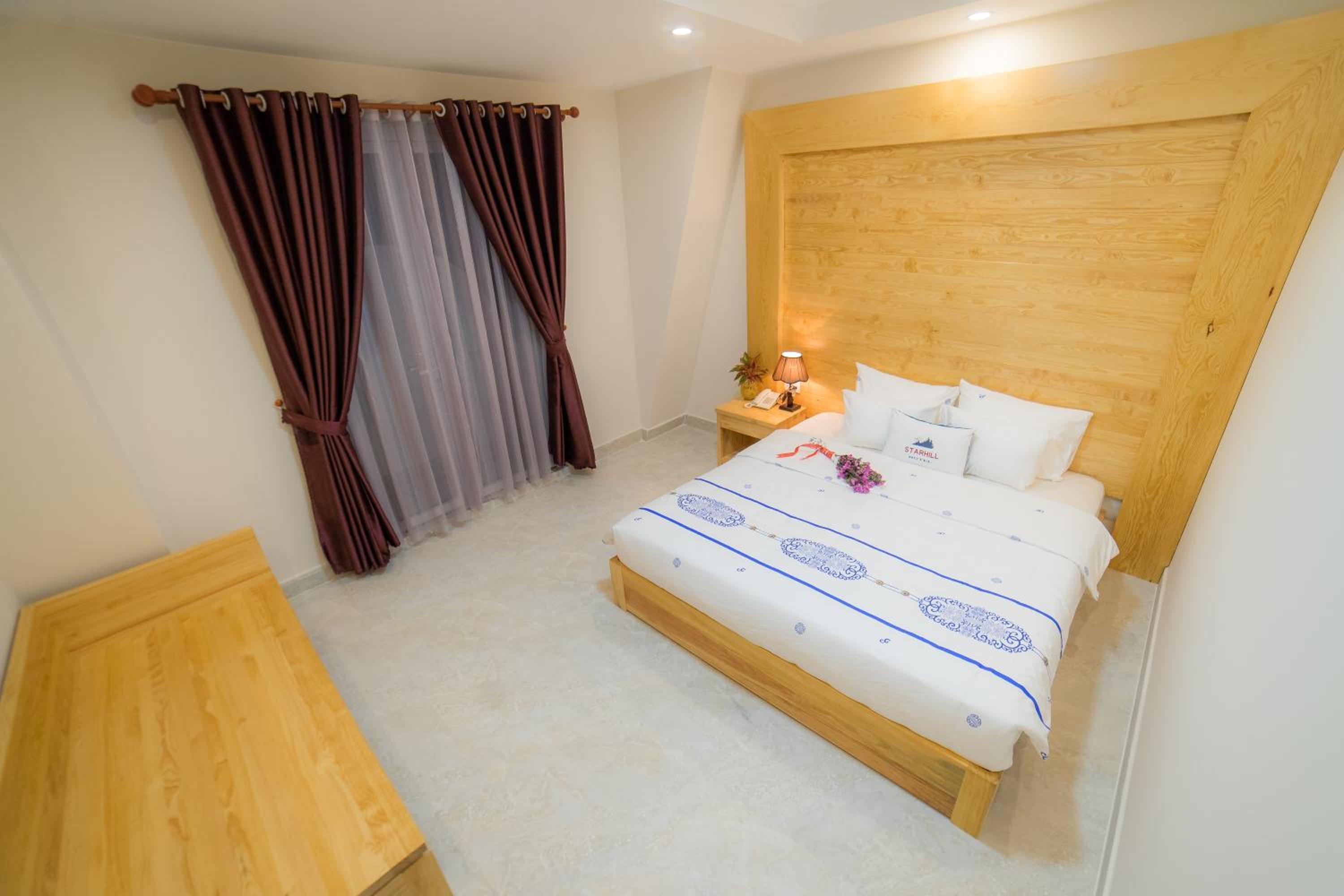 Deluxe King Suite photo 1
