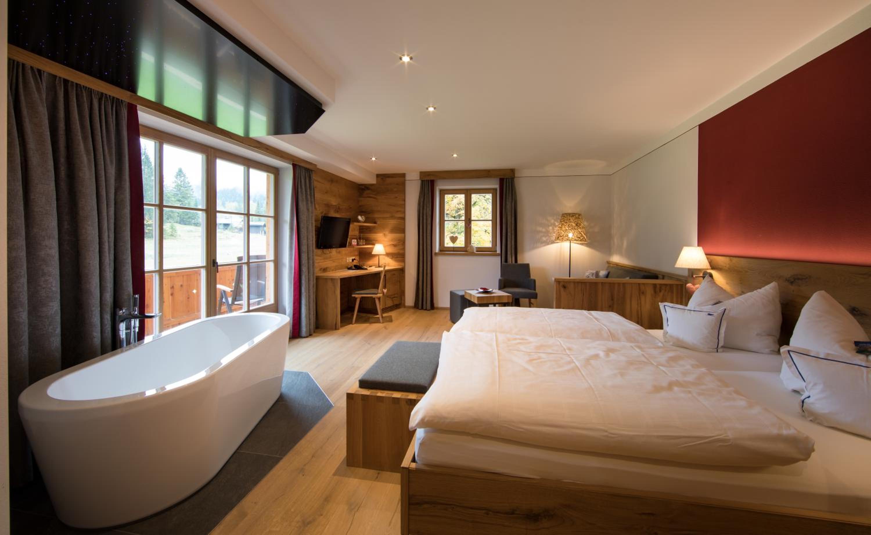 Suite with Mountain View - Photo 3