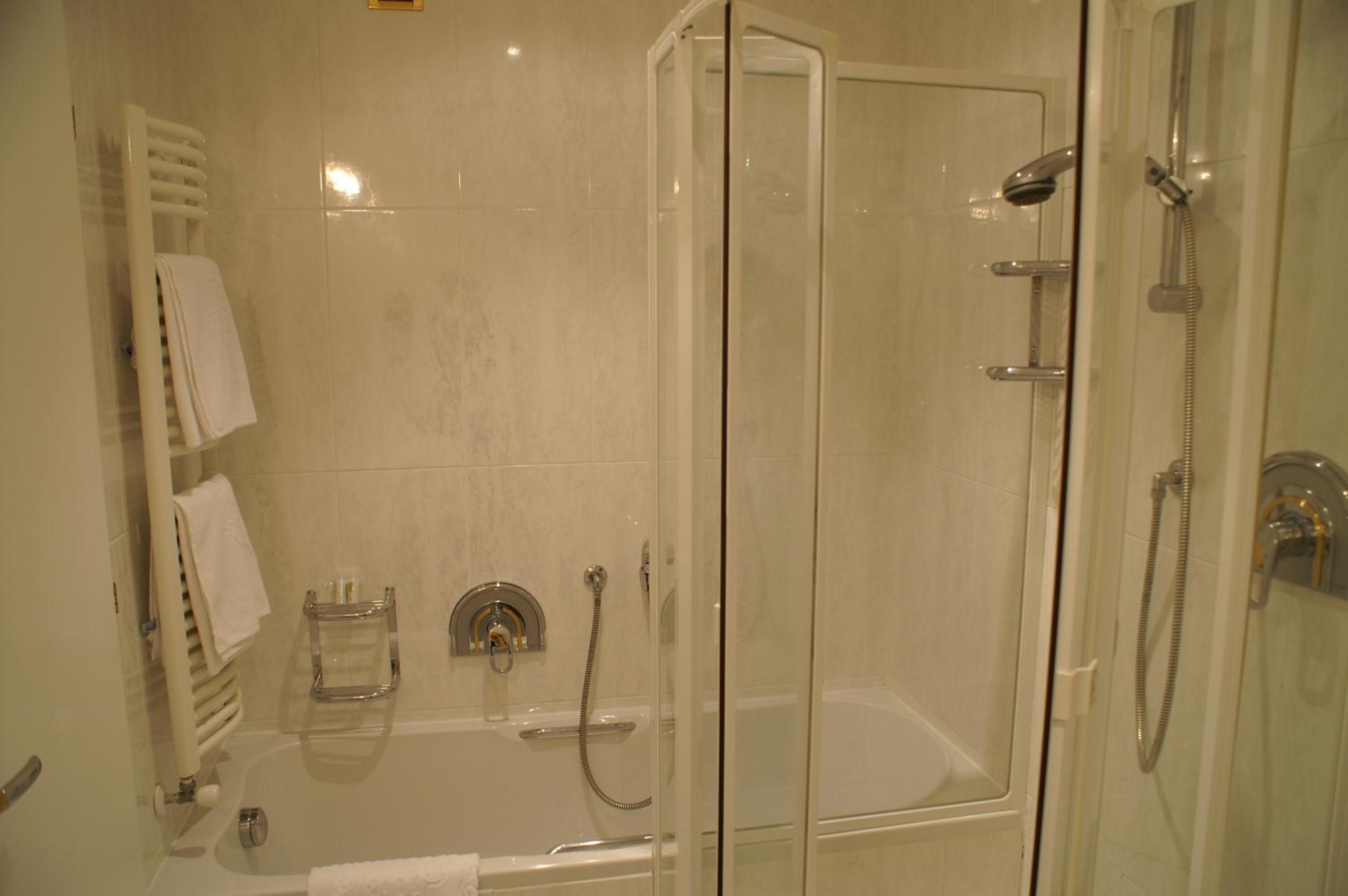 Deluxe Double Room with Balcony - Photo 3