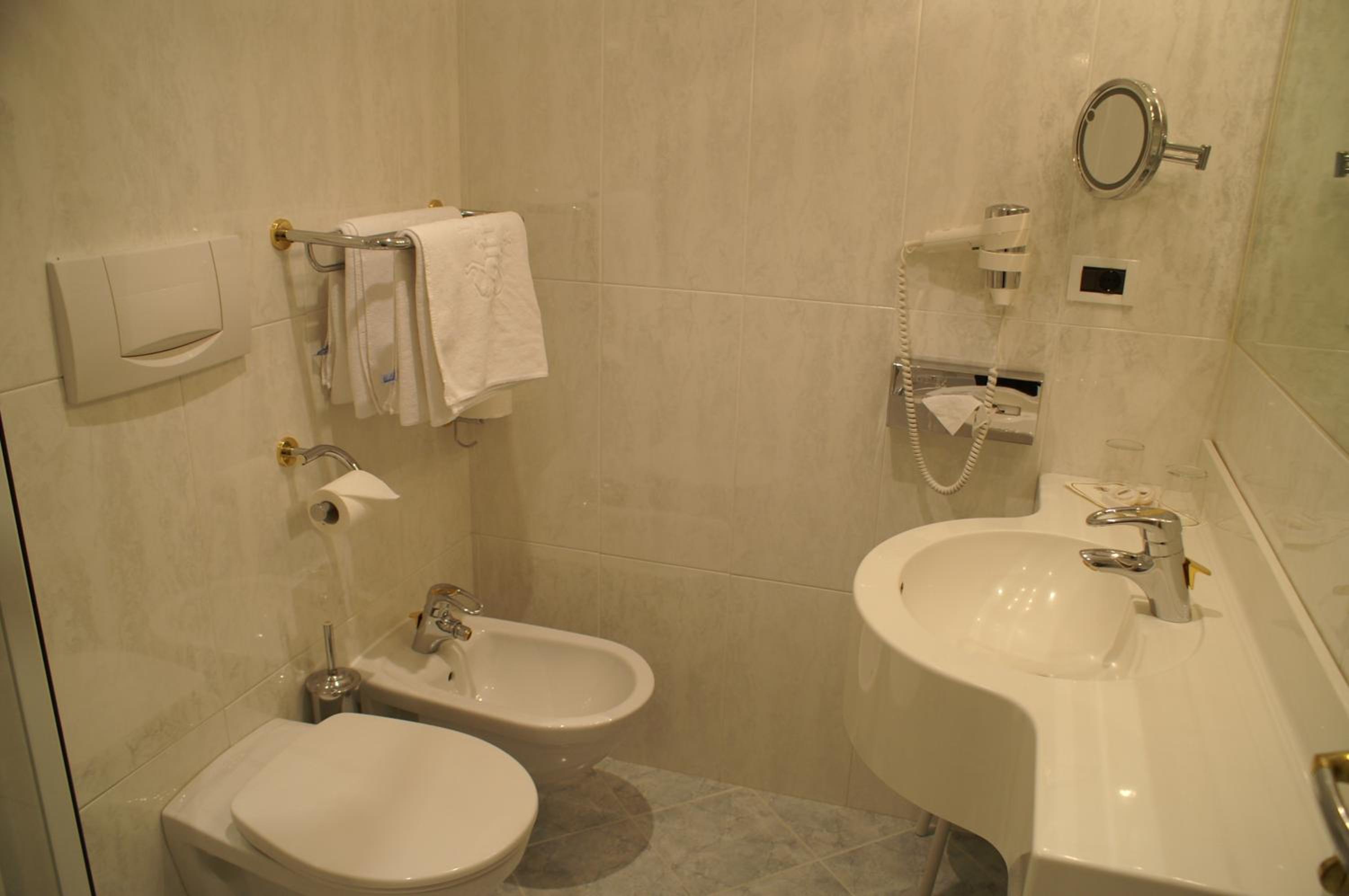Comfort Double Room with Balcony - Photo 3