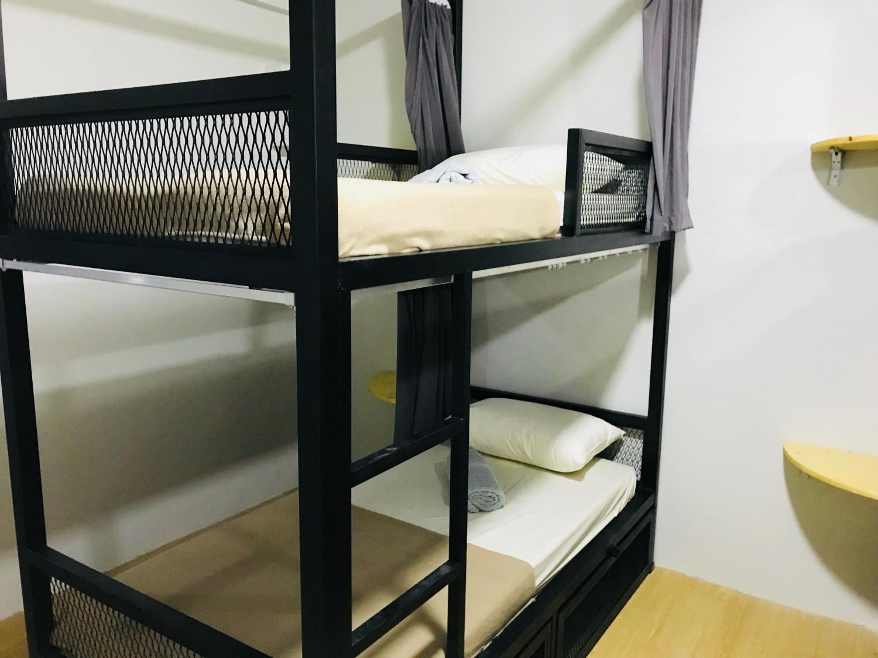 Bed in 6-Bed Female Dormitory Room photo 1