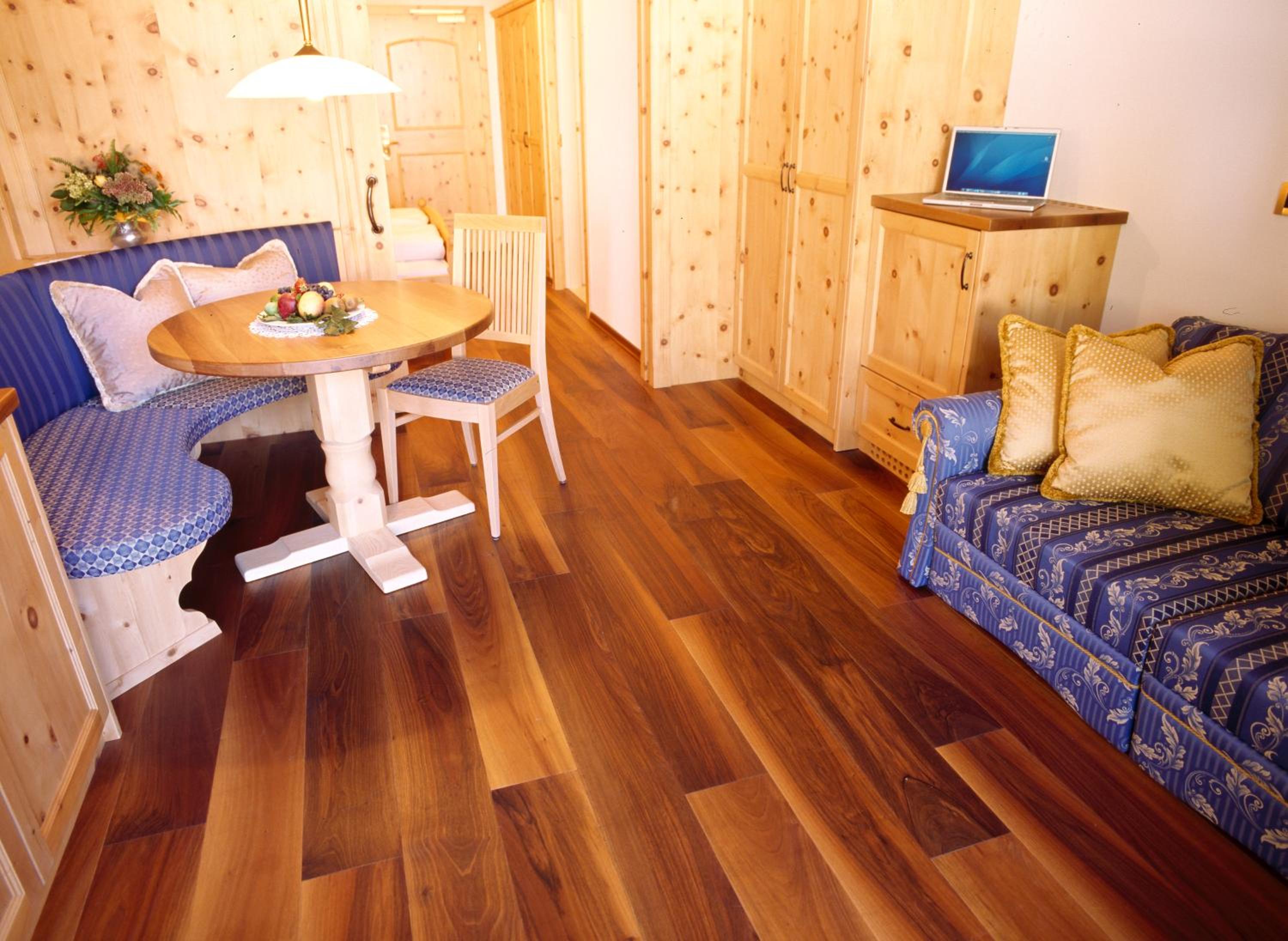 Junior Suite with Balcony - Photo 4