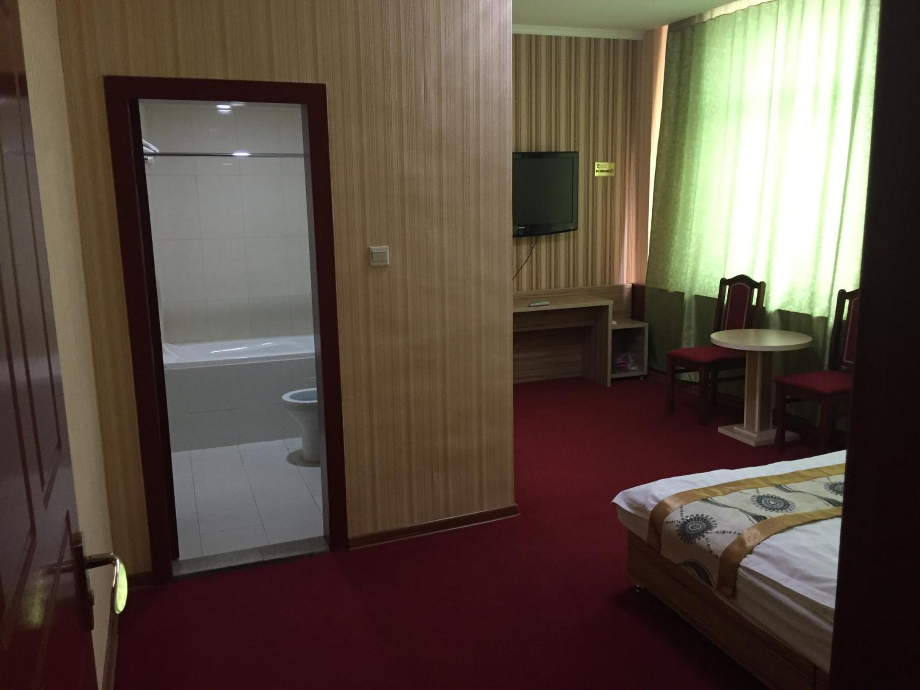 Deluxe Queen Room