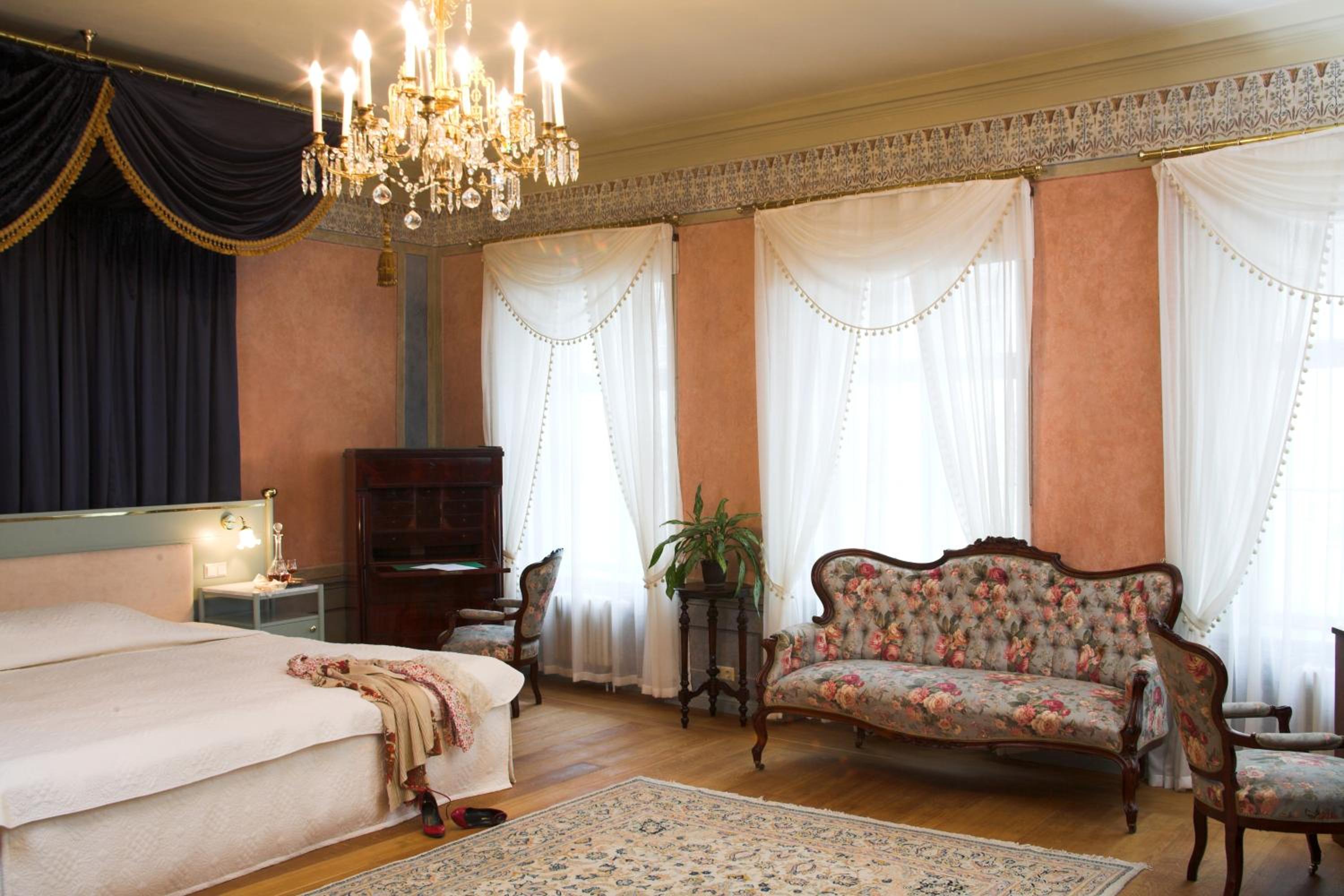 Suite - Photo 8