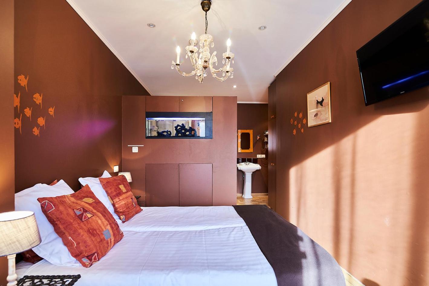 Double Room with Bath and Shower photo 2